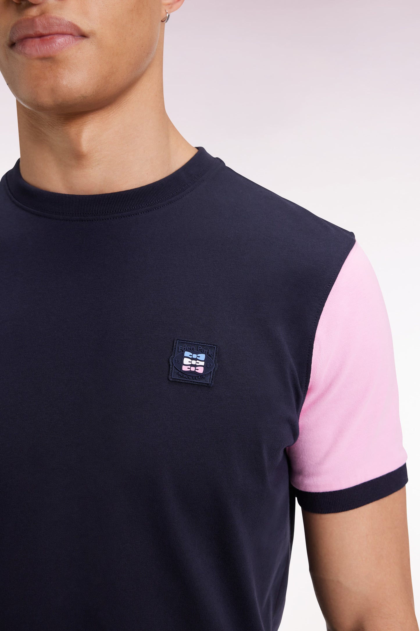 Contrast short-sleeved navy cotton T-shirt