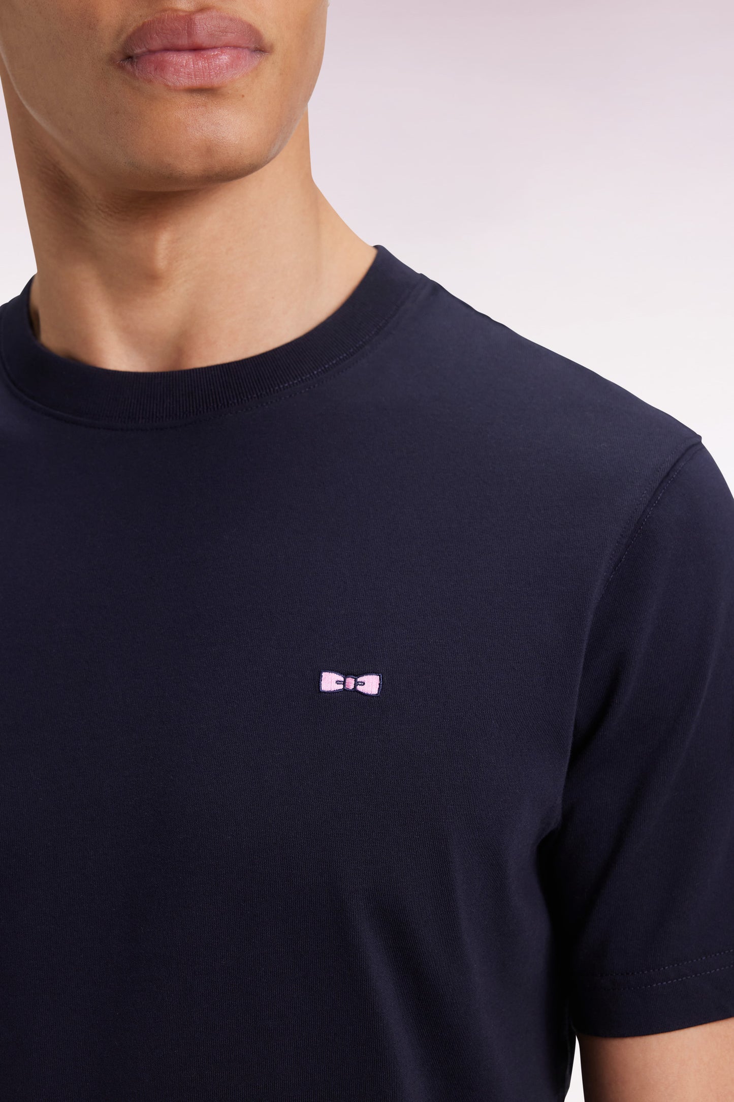Short-sleeved navy cotton embroidered back T-shirt