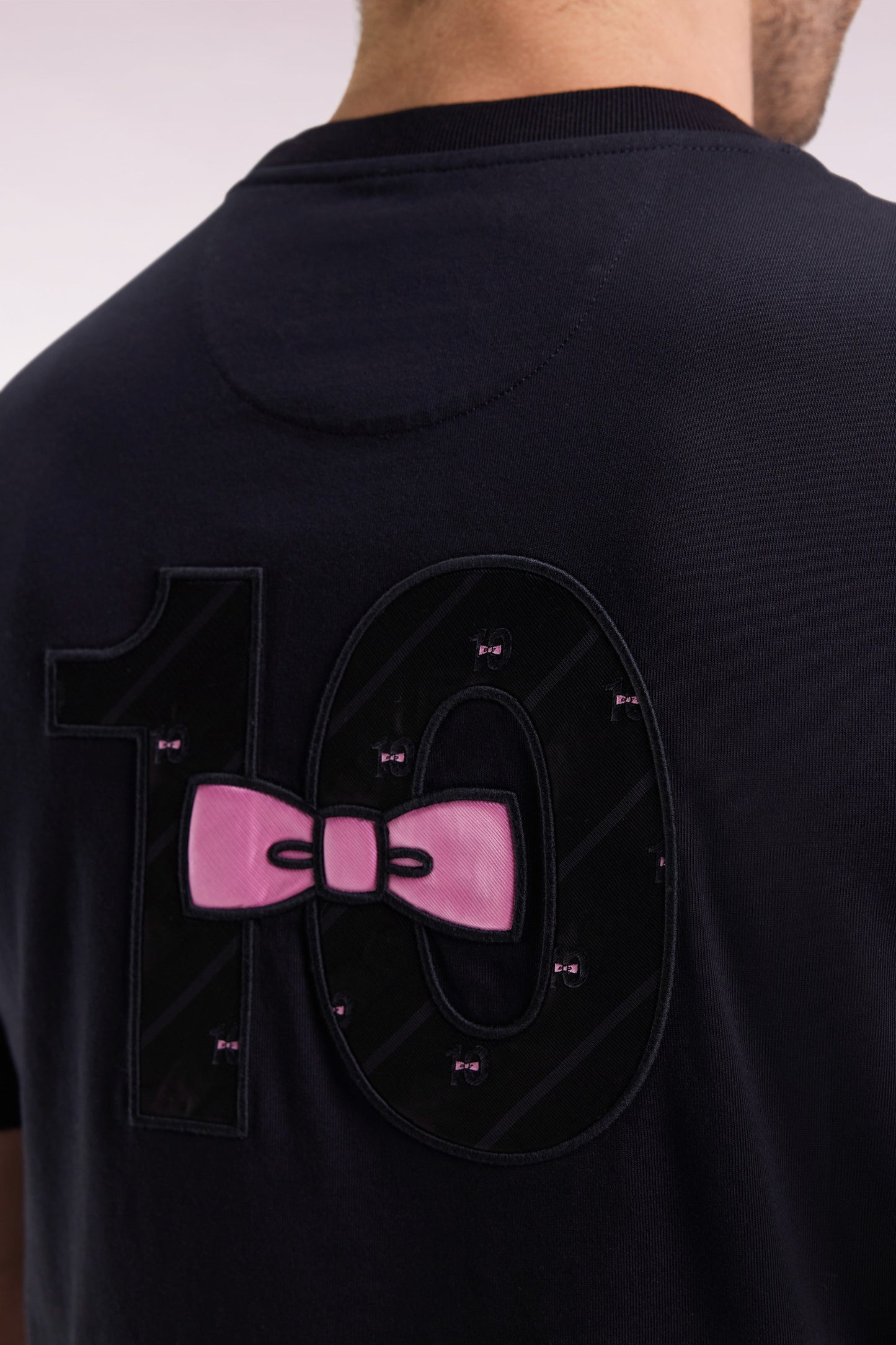 Short-sleeved black cotton T-shirt with embroidered back