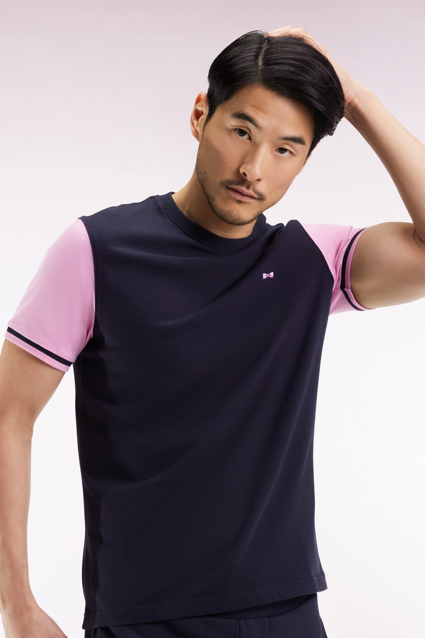 Two-tone short-sleeved T-shirt in navy and pink embroidered cotton