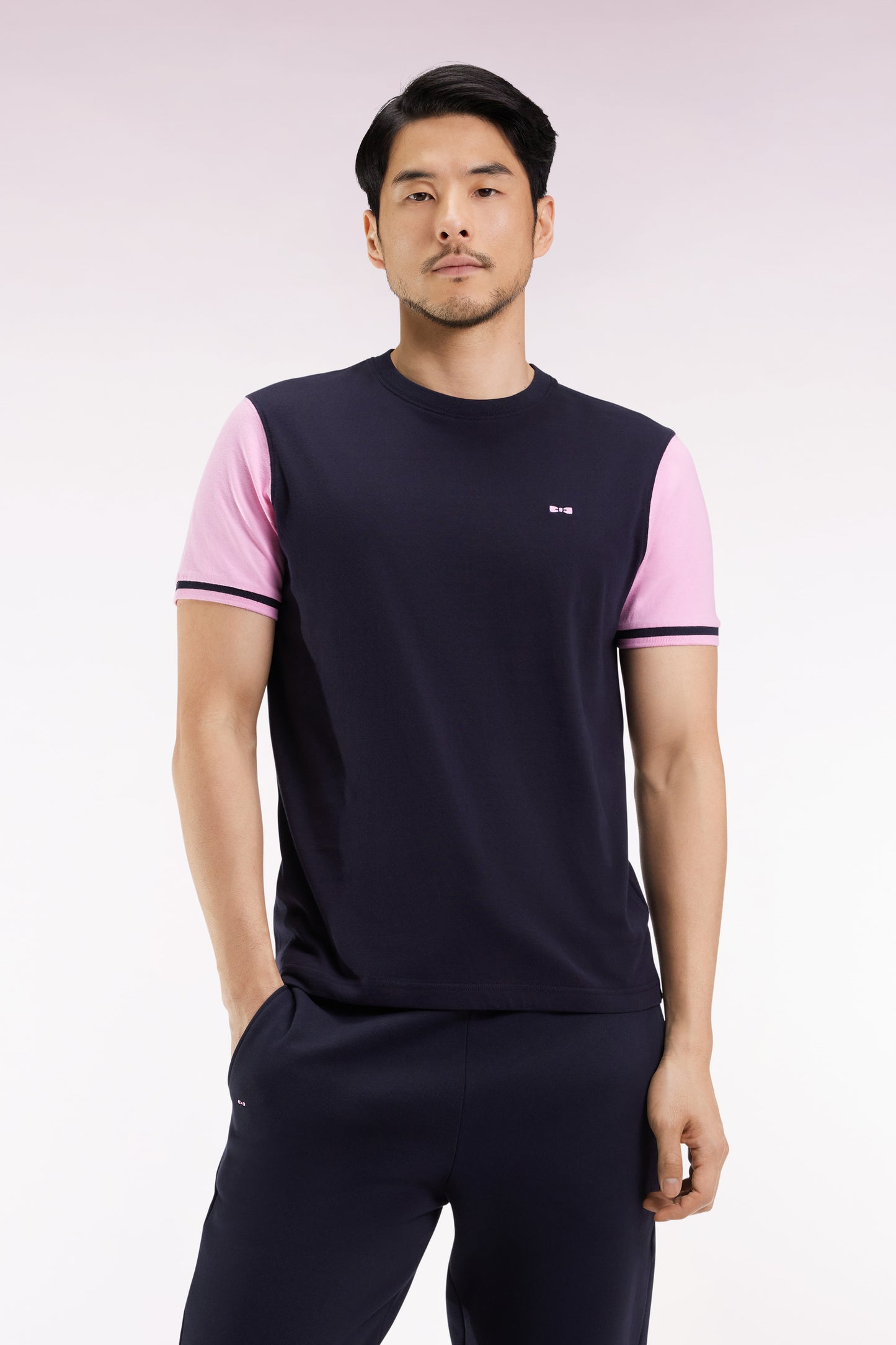 Two-tone short-sleeved T-shirt in navy and pink embroidered cotton