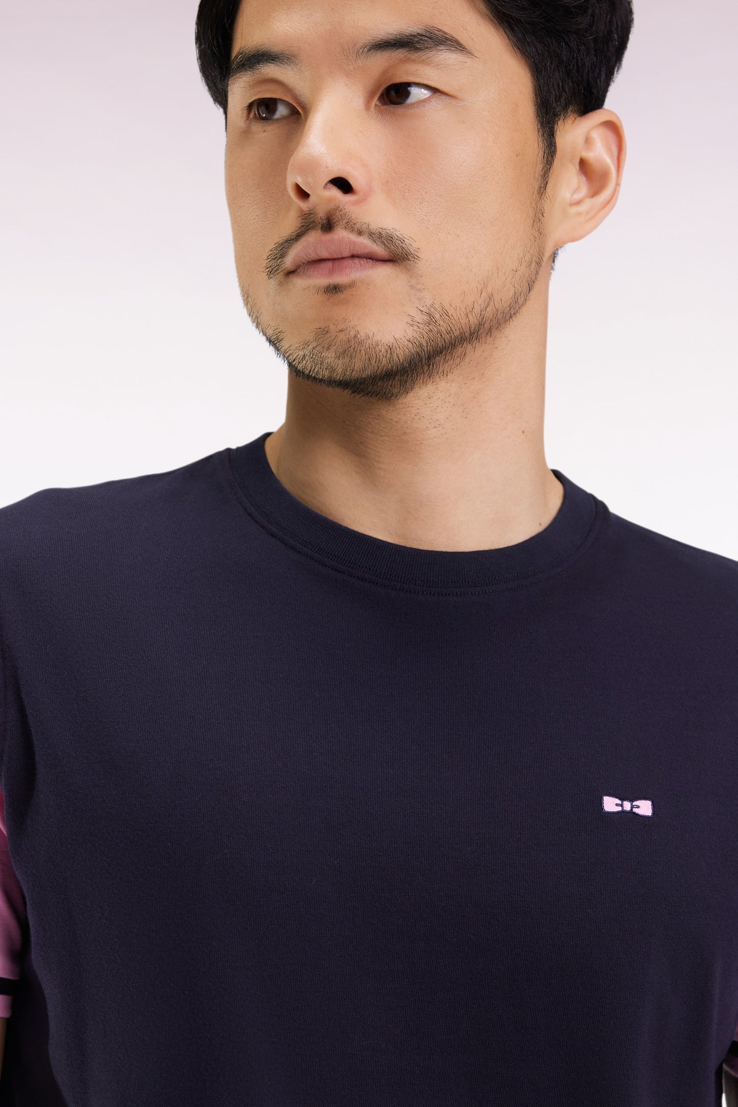 Two-tone short-sleeved T-shirt in navy and pink embroidered cotton