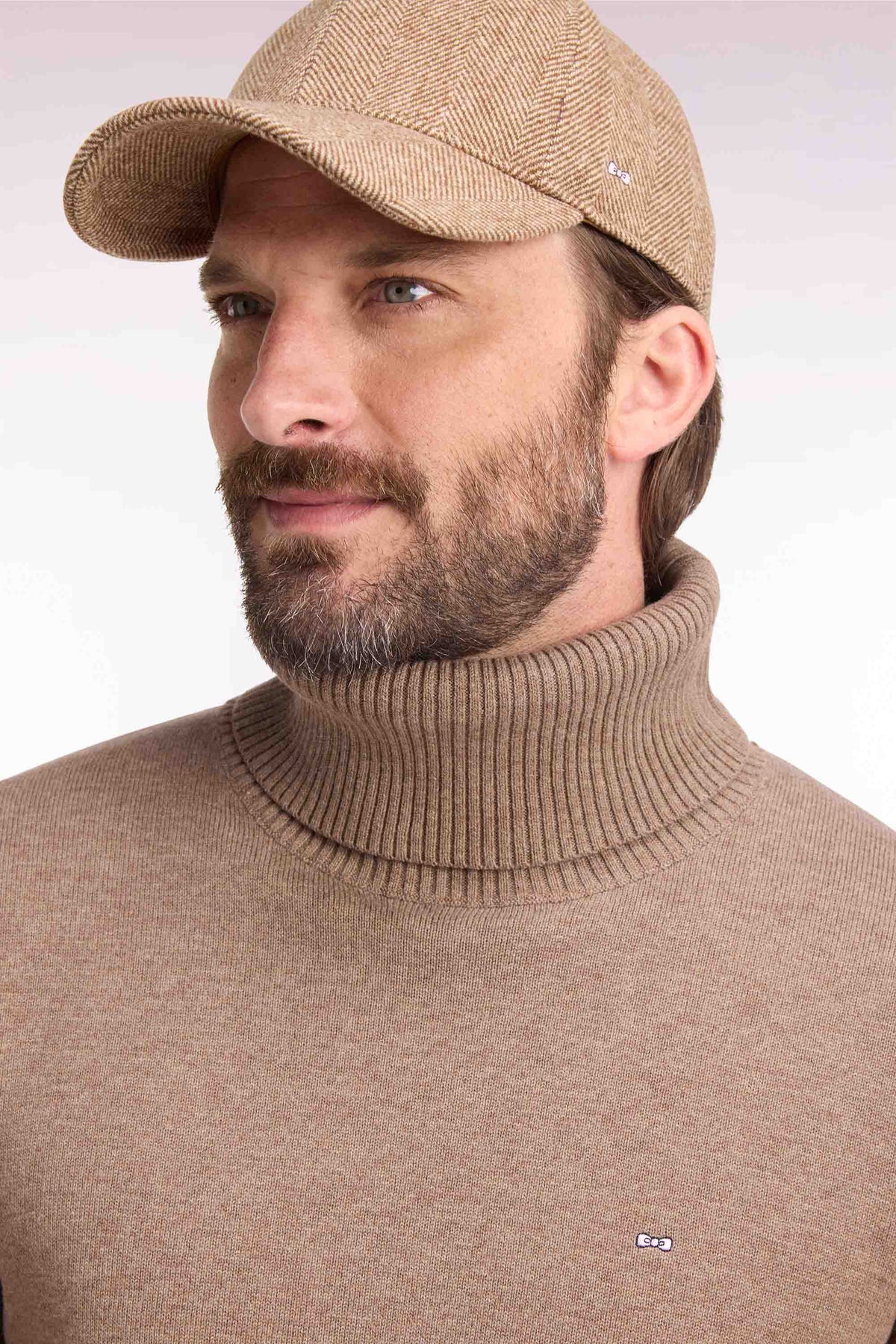 Straight cut brown wool and cotton turtleneck sweater