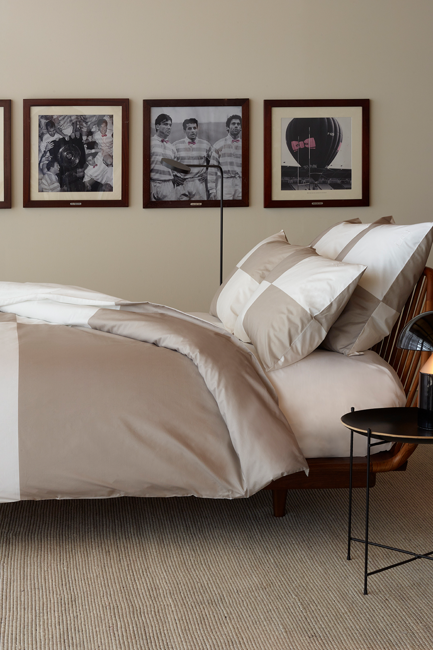 2 beige cut and sewn square pillowcases - Beau plongeon