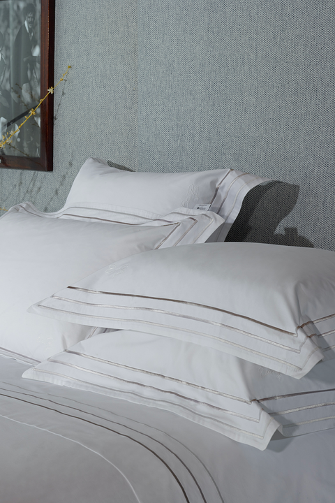 2 rectangular pillowcases white and silver - Avec toi et les bleus - Image 1