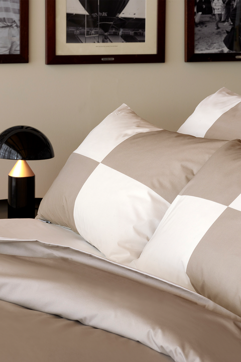 2 rectangular cut and sewn beige pillowcases - Beau plongeon - Image 1