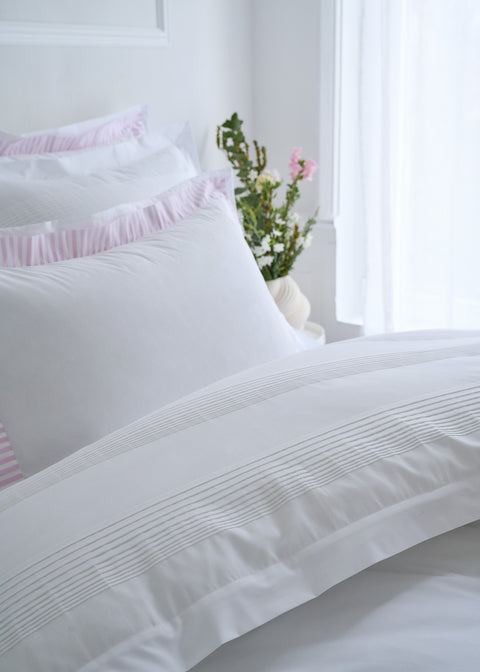 Comforter cover in white cotton percale with pink striped edging - Image 3