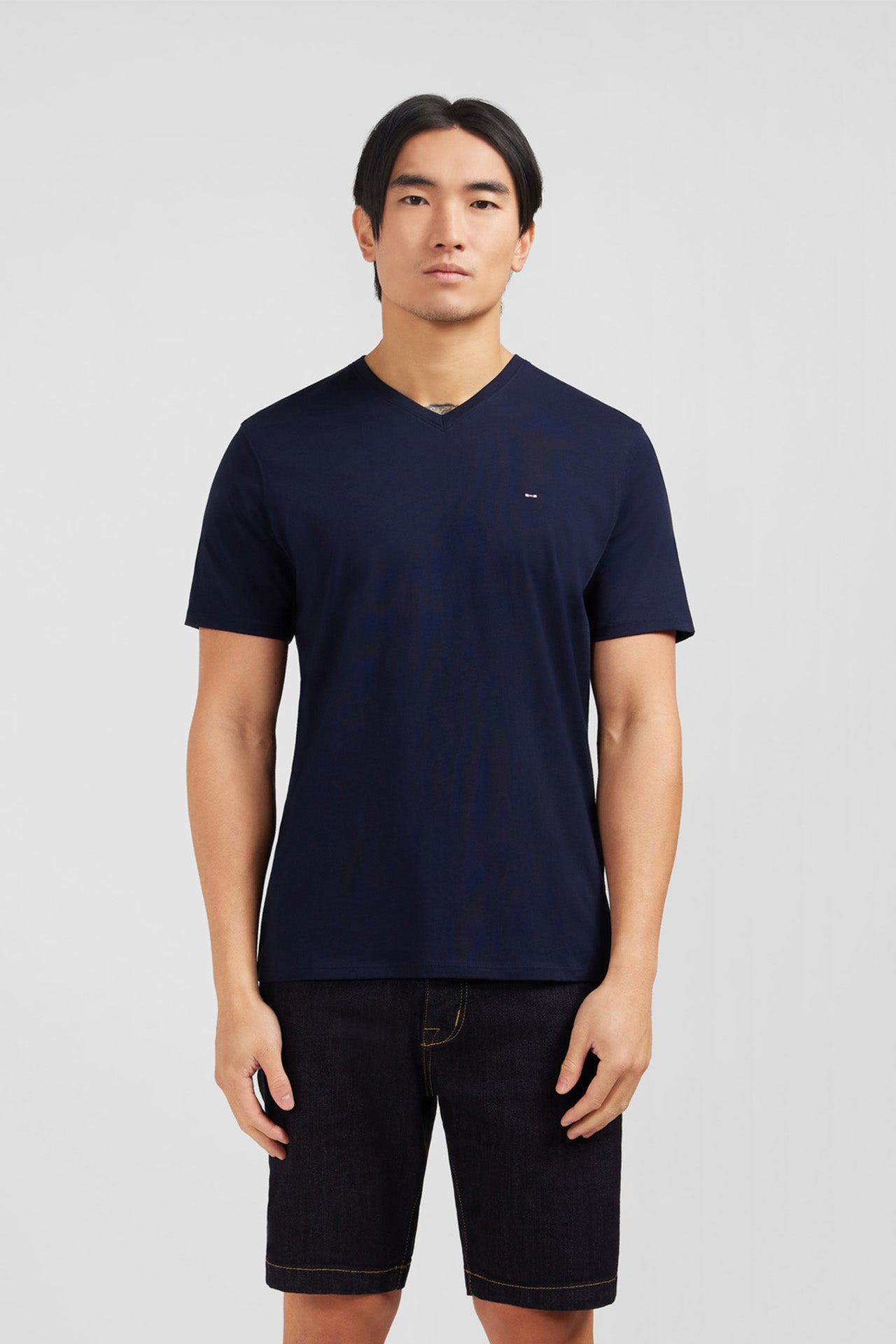 V-neck navy light pima cotton t-shirt