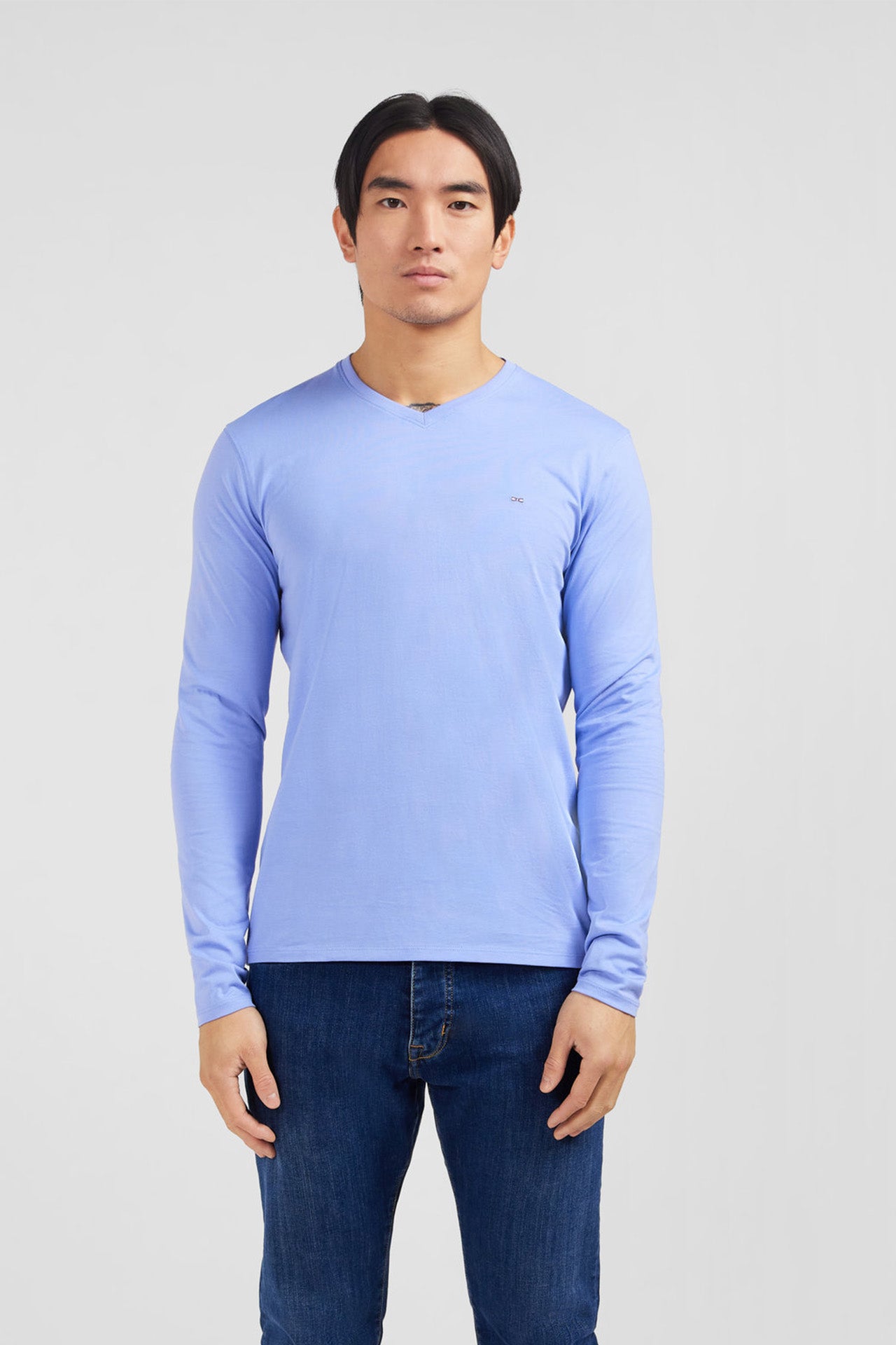Long sleeved blue V neck t-shirt