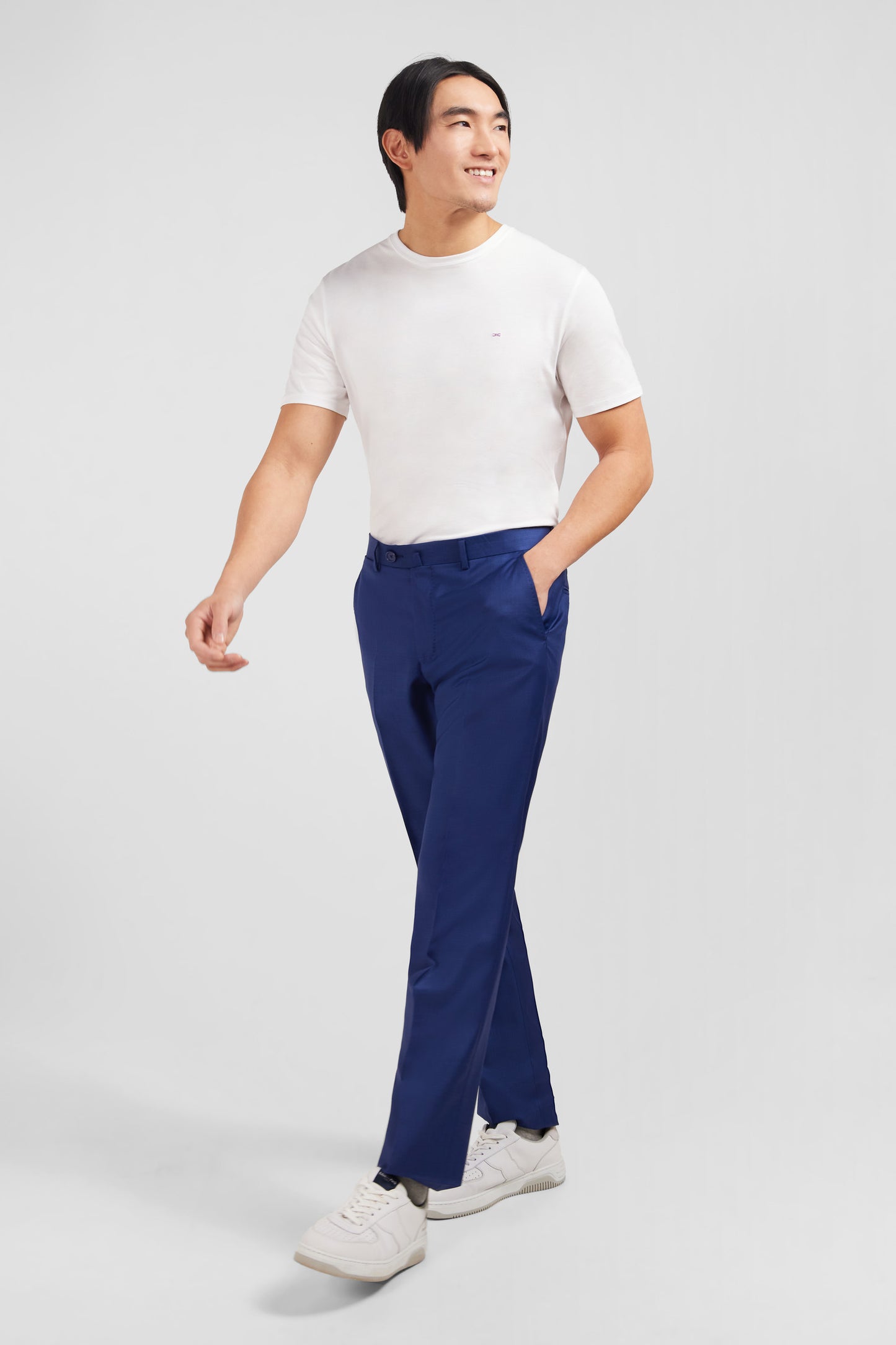 Regular blue wool pants with broken pleats