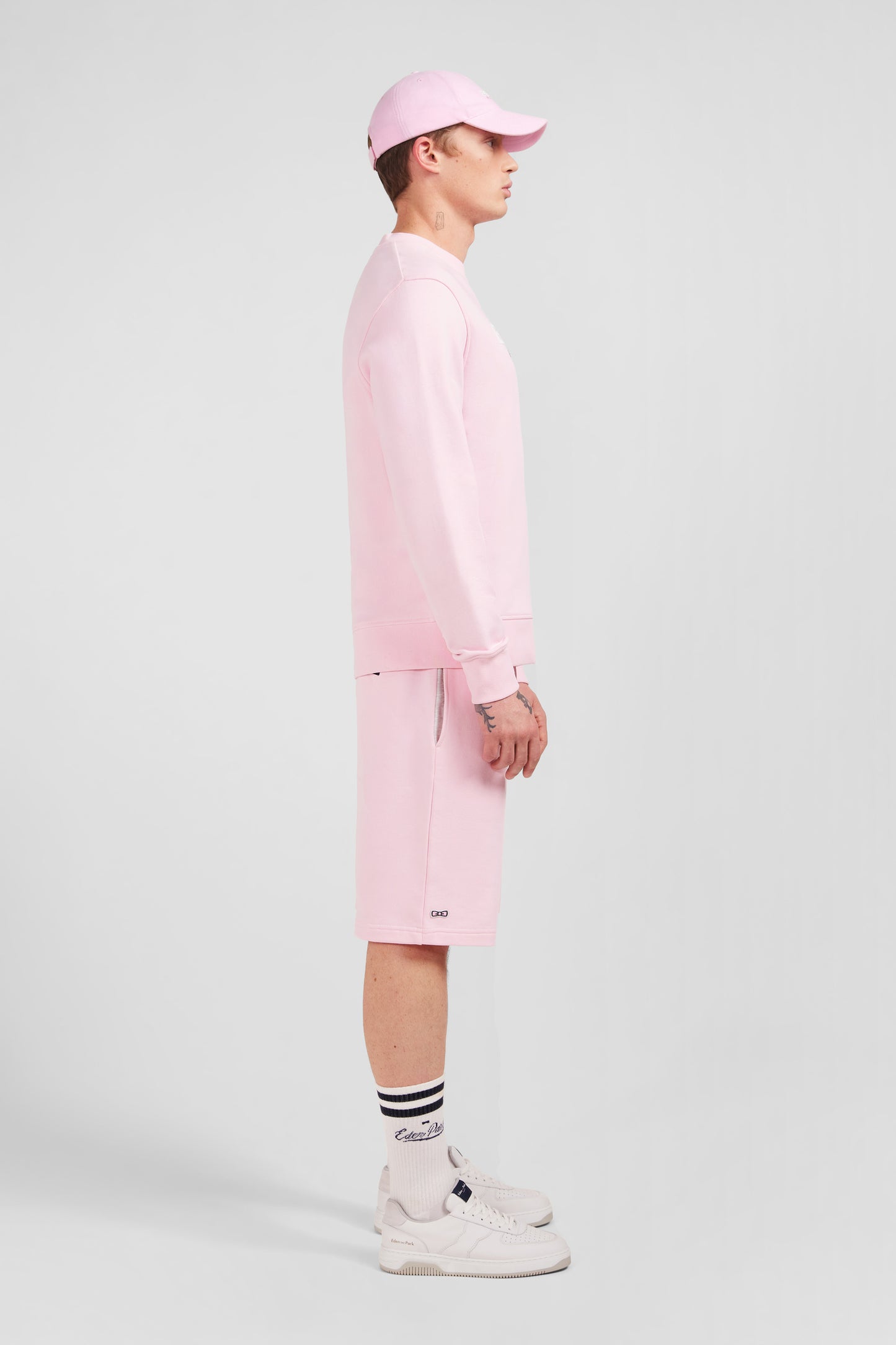 Pink round-neck sweatshirt