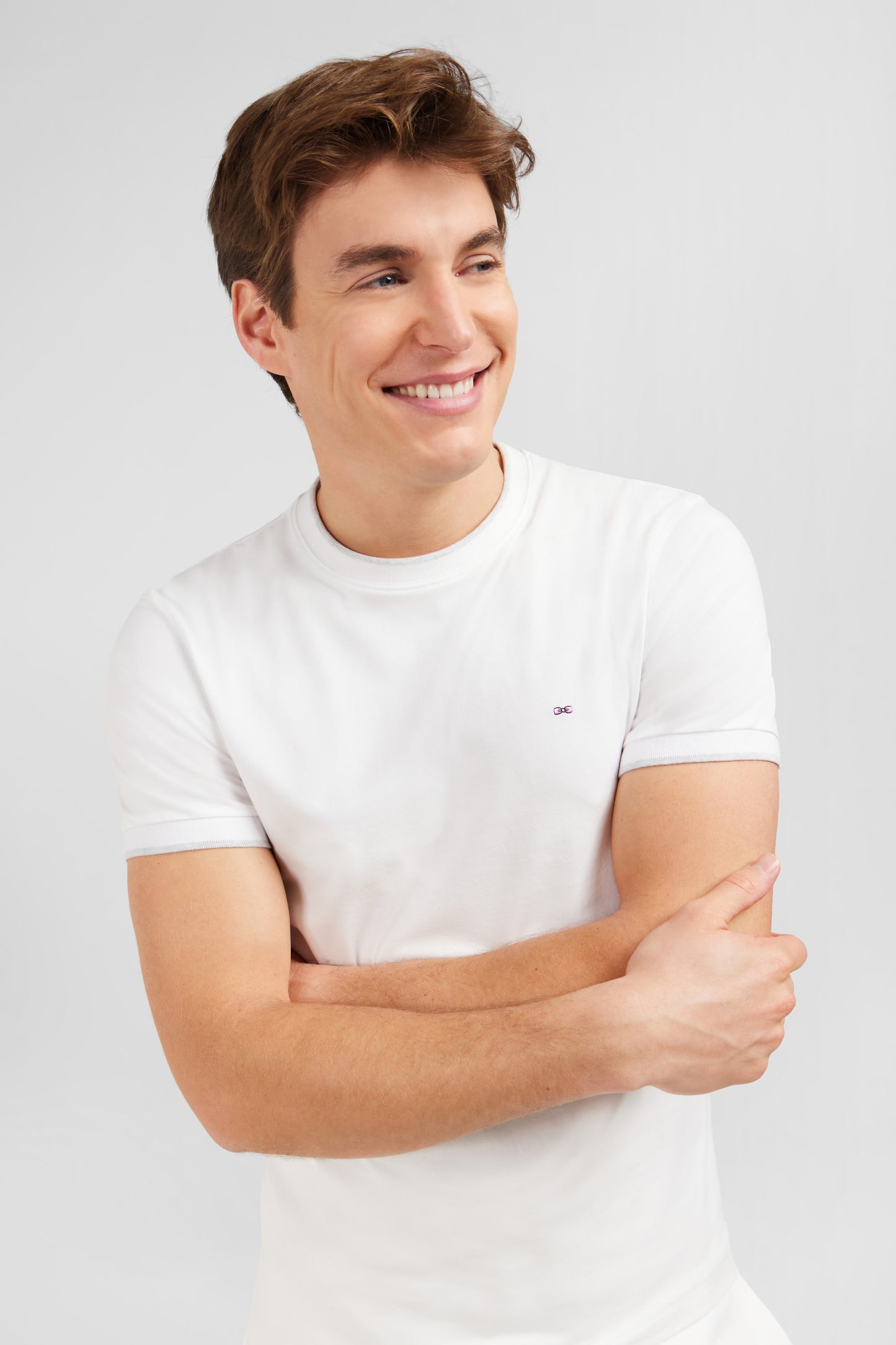 Plain white short-sleeved T-shirt