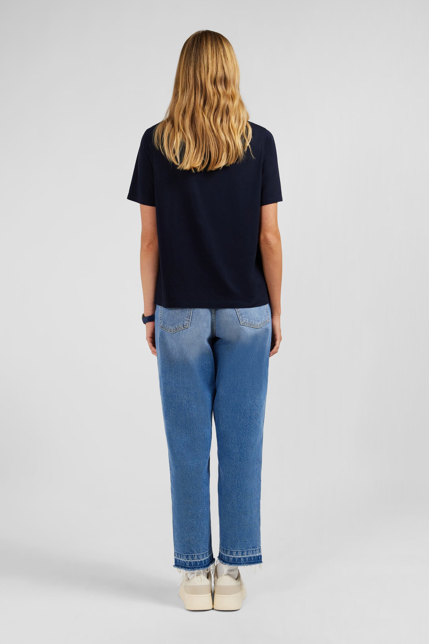 Plain dark blue short-sleeved T-shirt