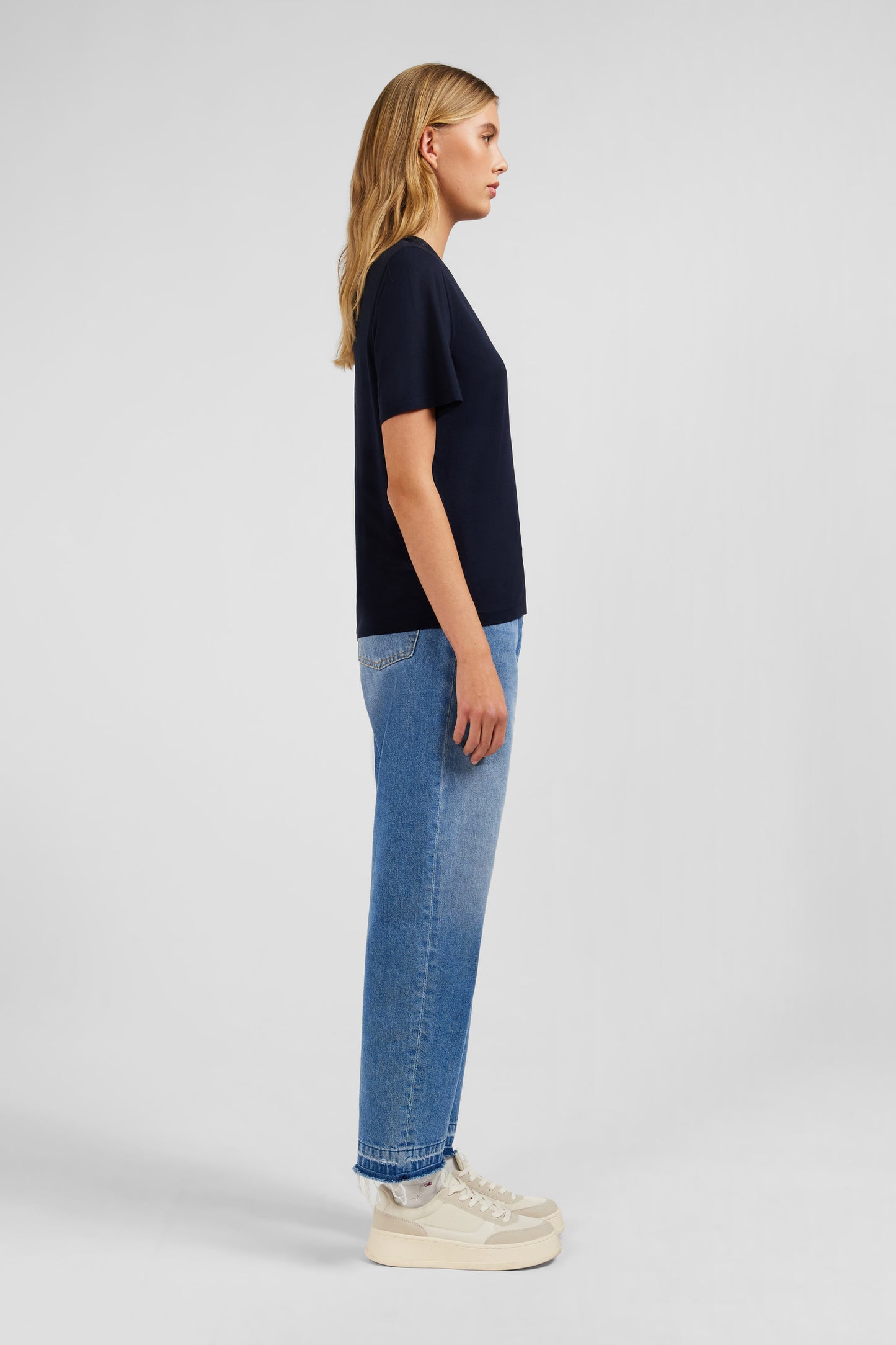 Plain dark blue short-sleeved T-shirt