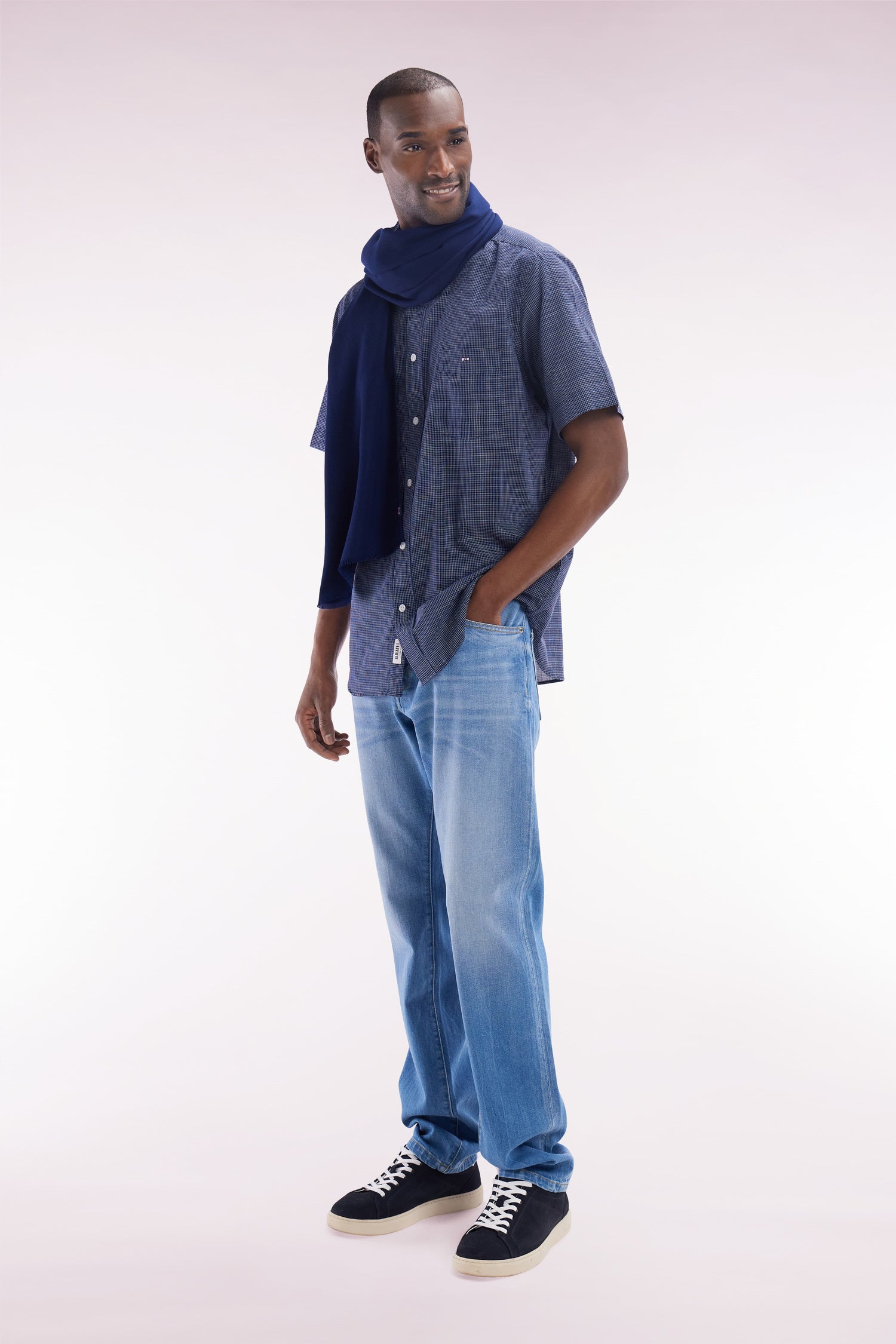 Jean 5 poches en denim stretch medium wash coupe droite