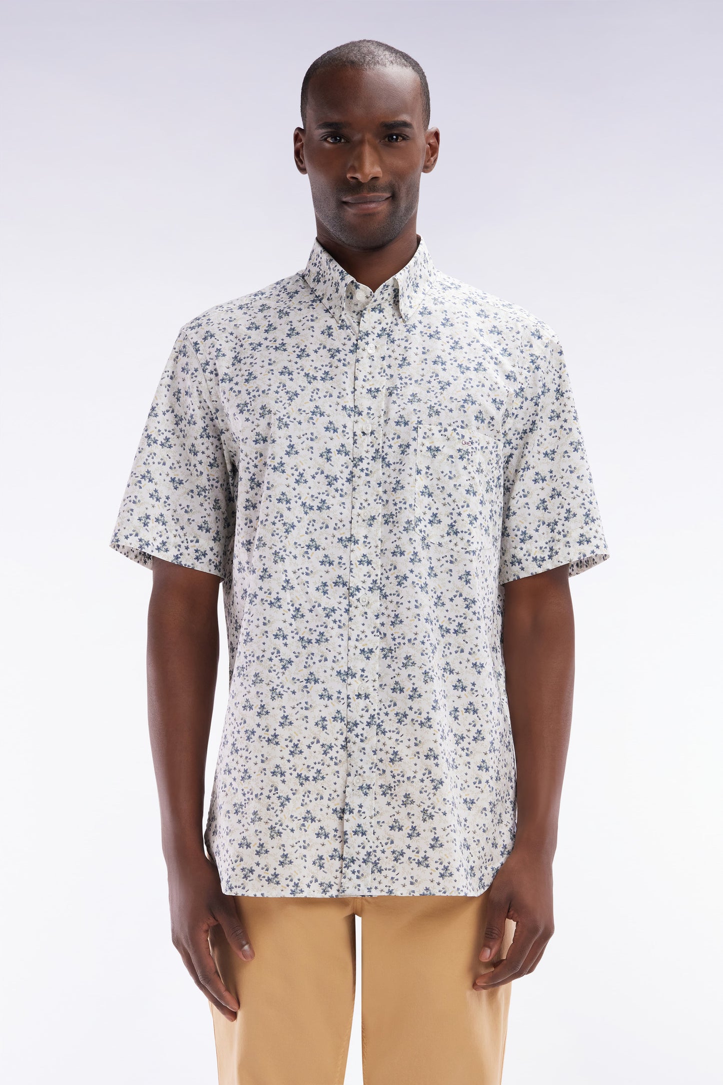 Straight short-sleeved ecru shirt in cotton poplin with grey-blue floral print