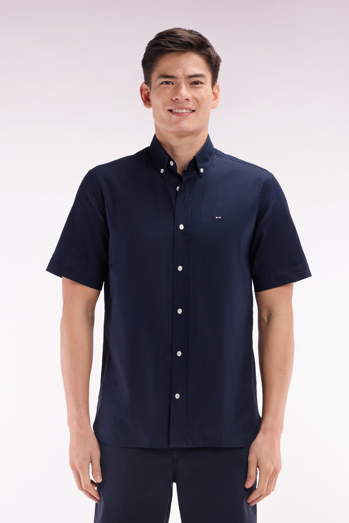 Chemise à manches courtes en coton marine broderie Eden Park coupe droite