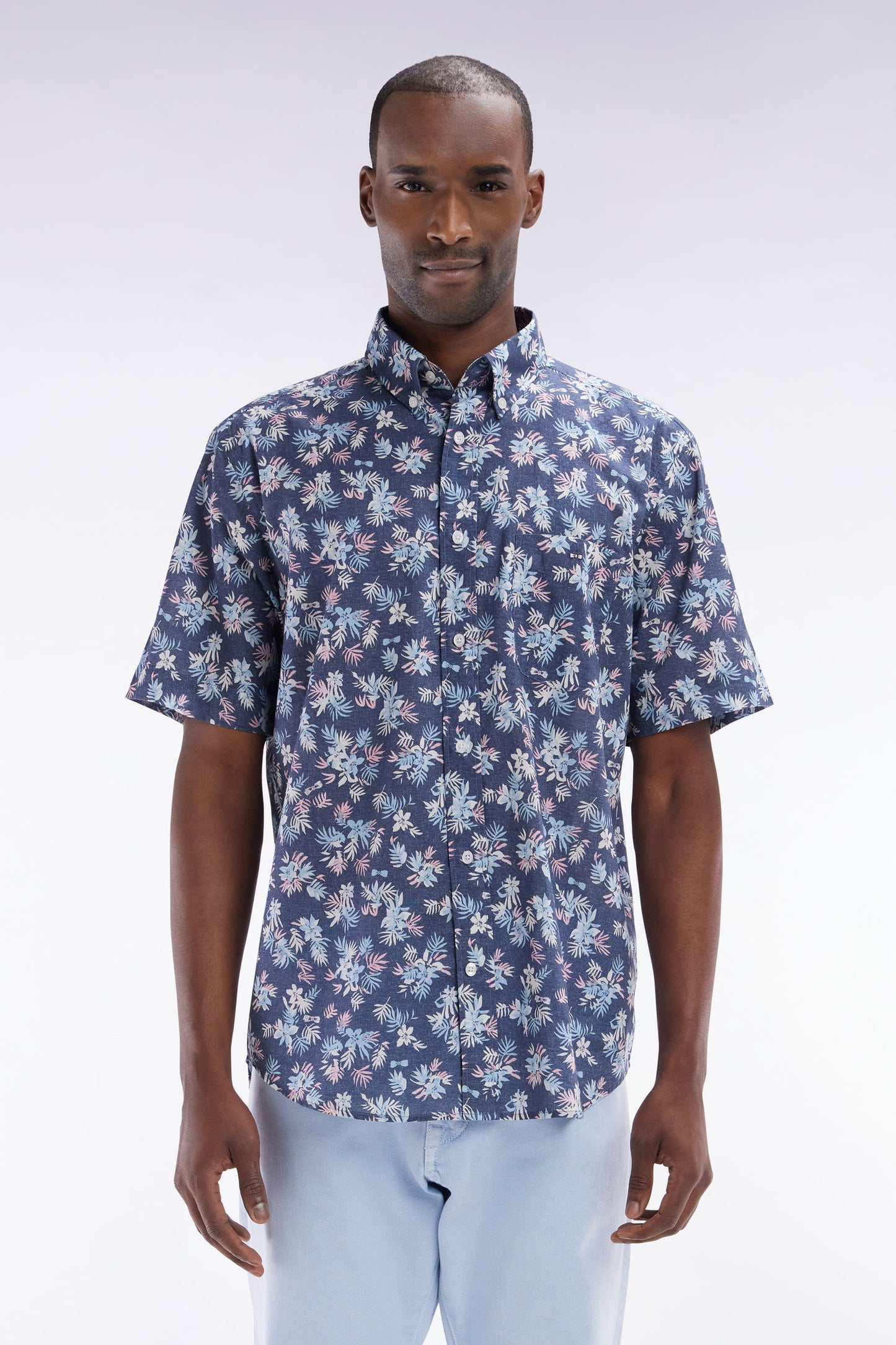 Straight-fit short-sleeved shirt in navy cotton with flowers print