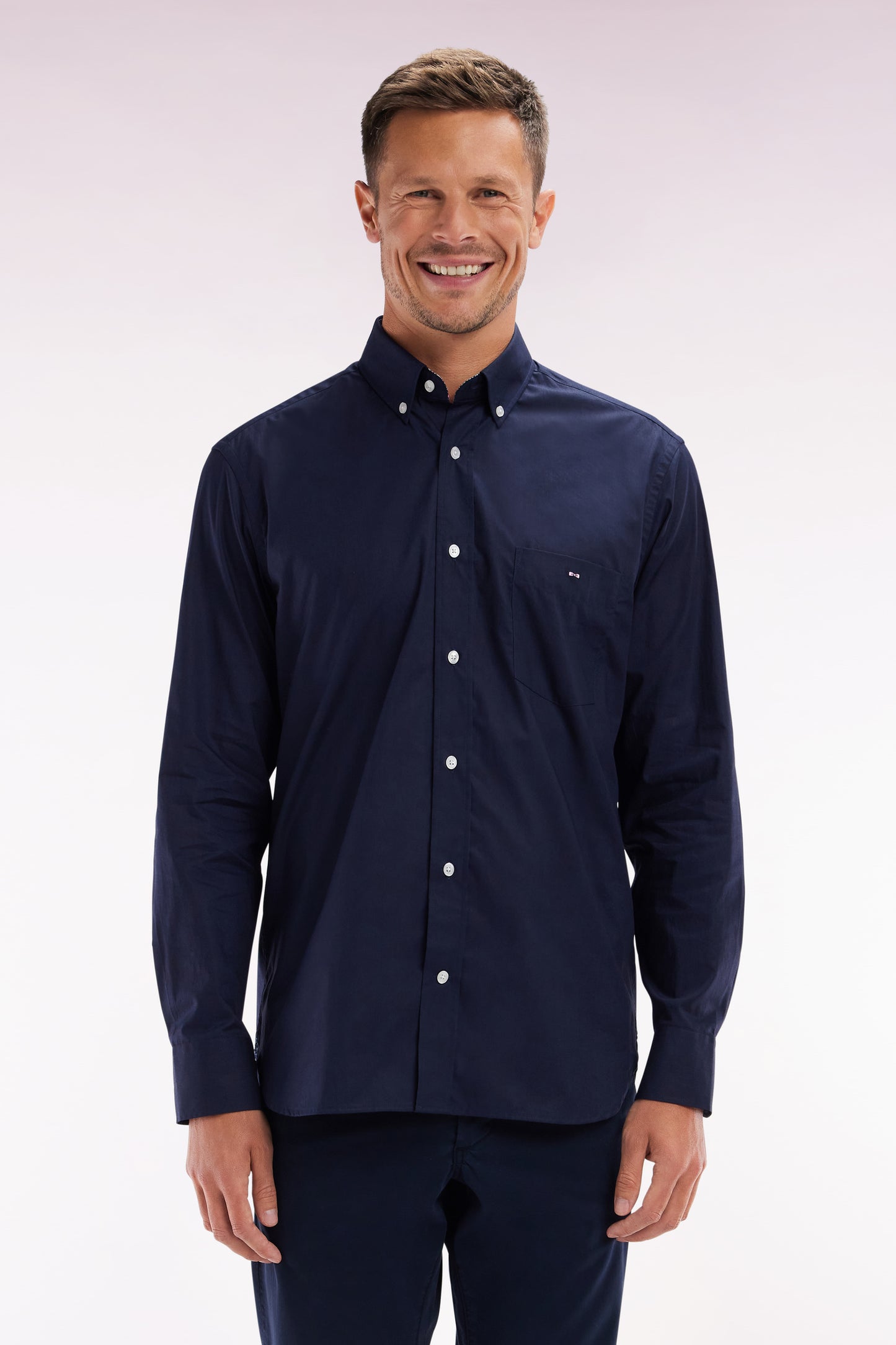 Straight-fit navy cotton shirt with elbow patch