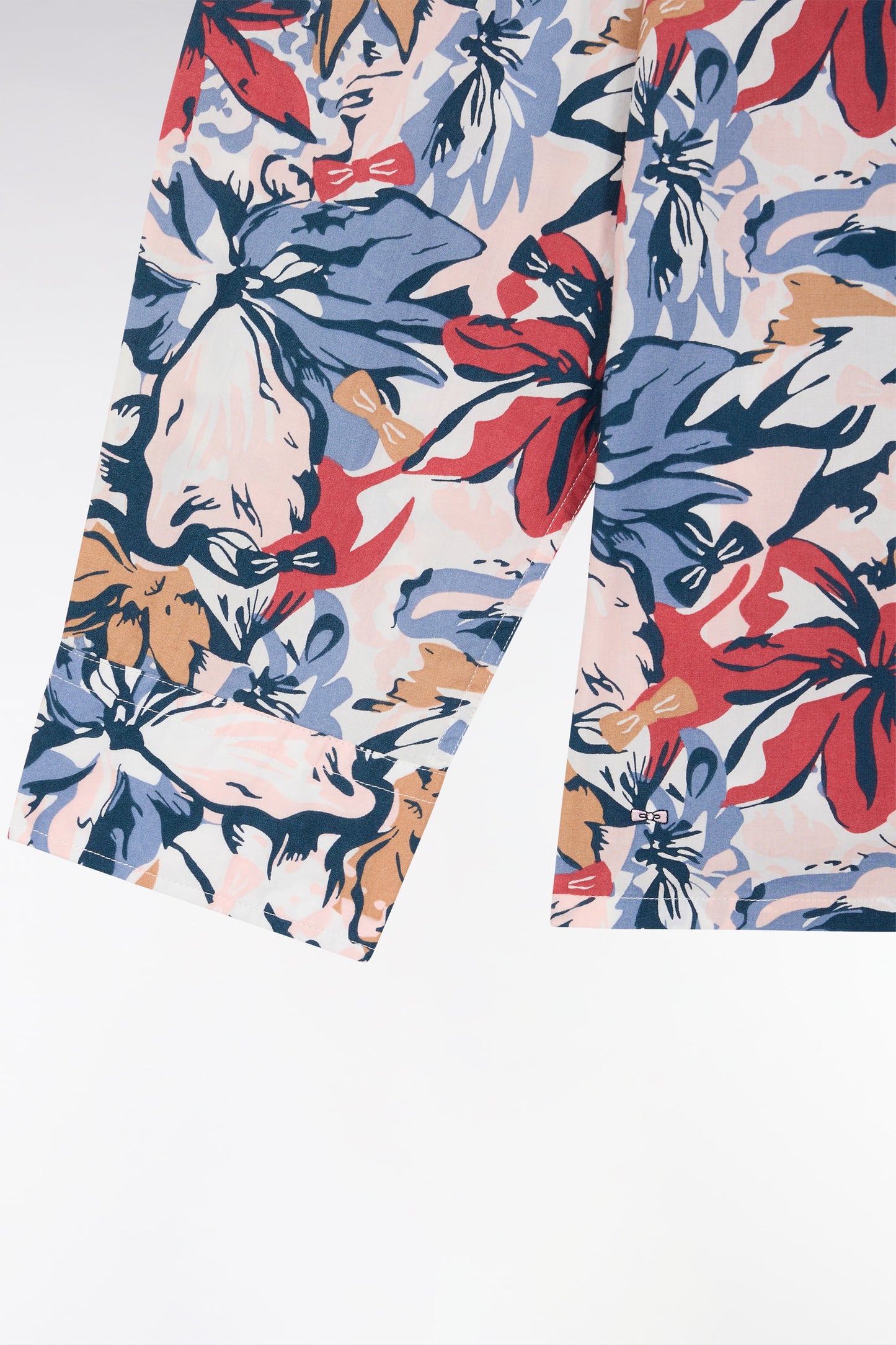 Straight-fit cotton poplin shirt with tropical bow tie print