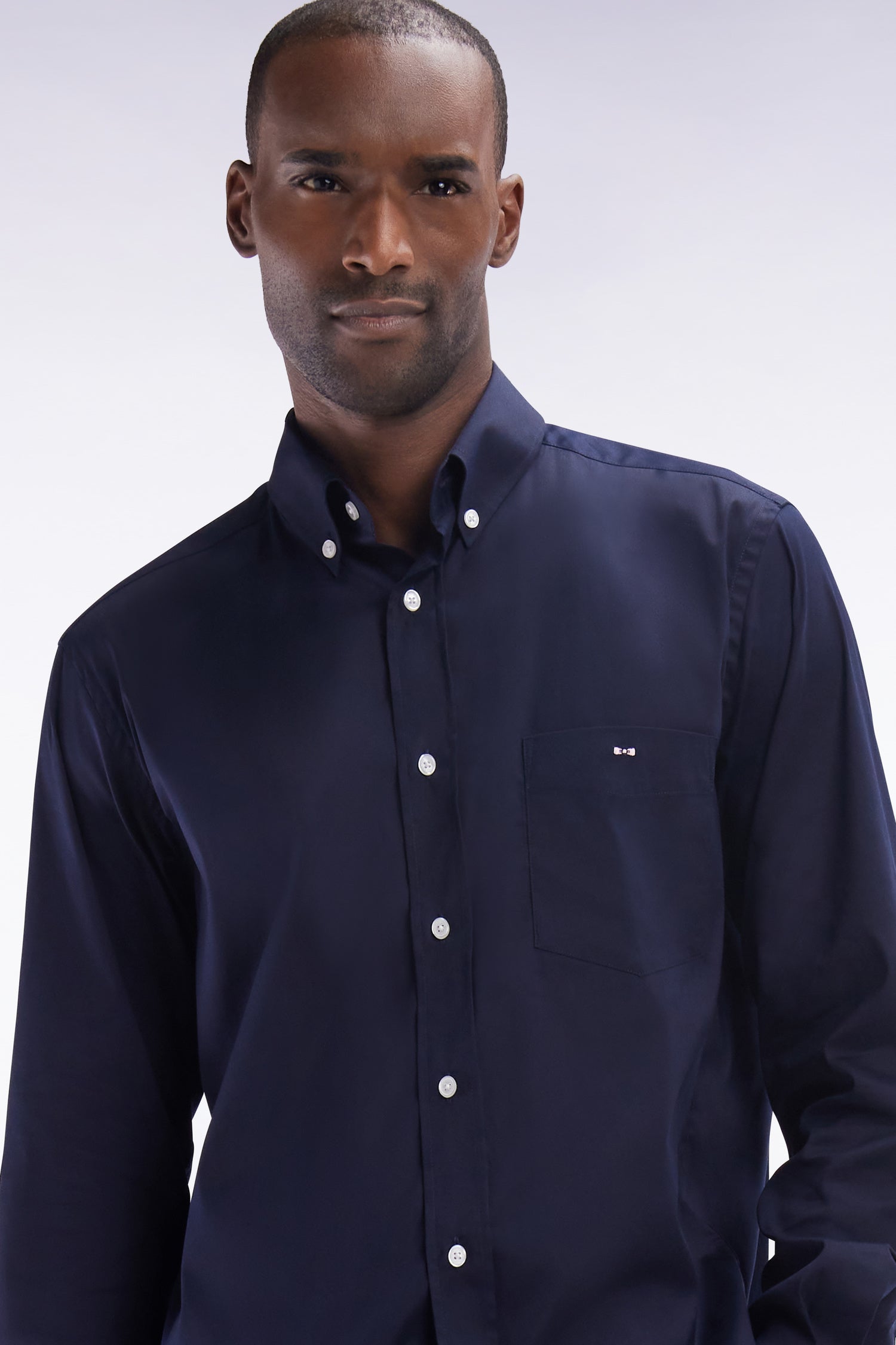 Chemise en twill de coton marine unie coupe droite