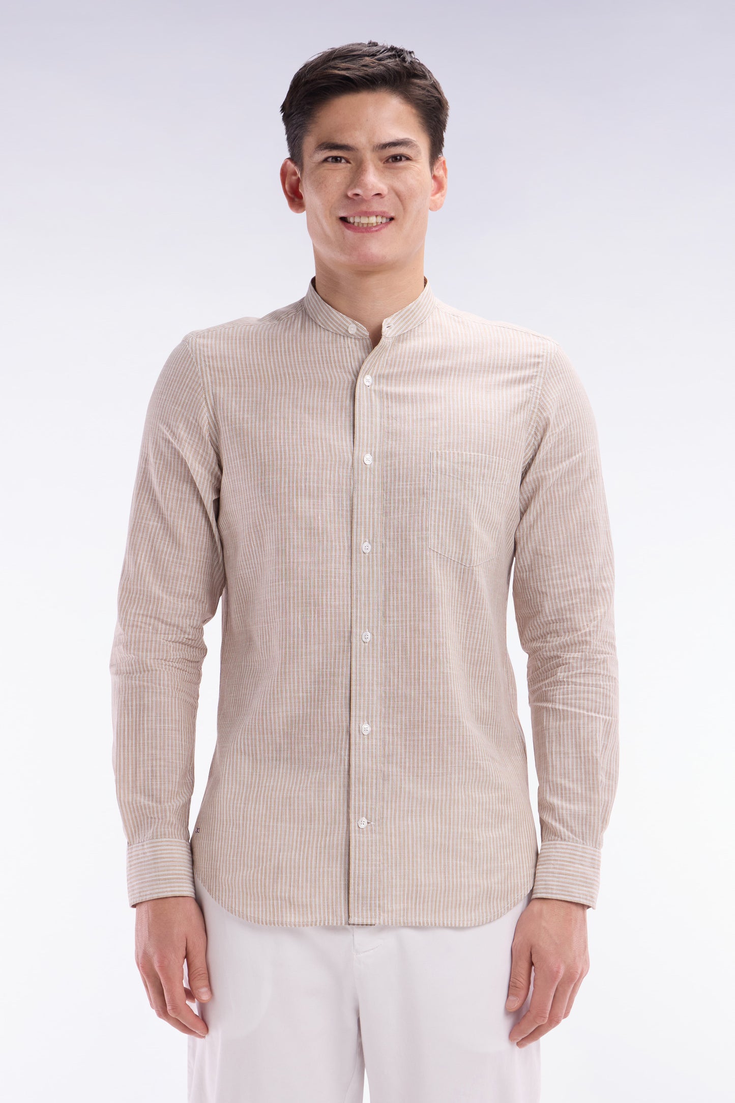 Chemise en coton et lin rayée beige à col Mao coupe ajustée