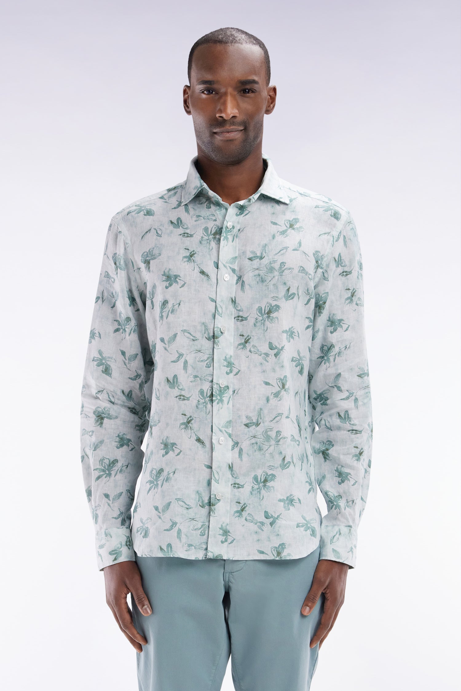 Chemise en lin vert à imprimé floral coupe ajustée