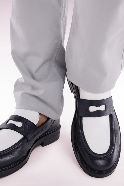 Two-tone moccasins in navy blue and white grained leather - Image 2