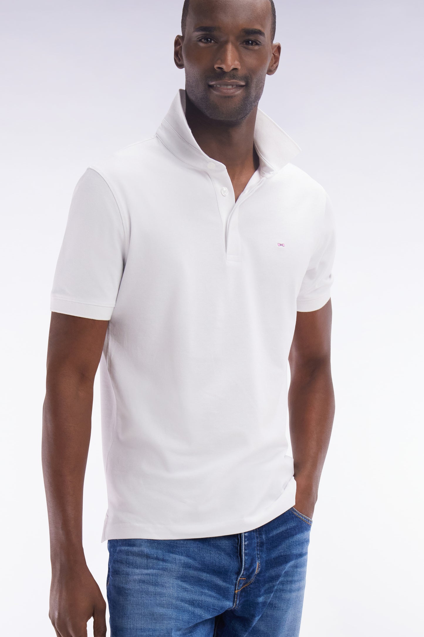 Polo à manches courtes en piqué coton stretch blanc coupe ajustée