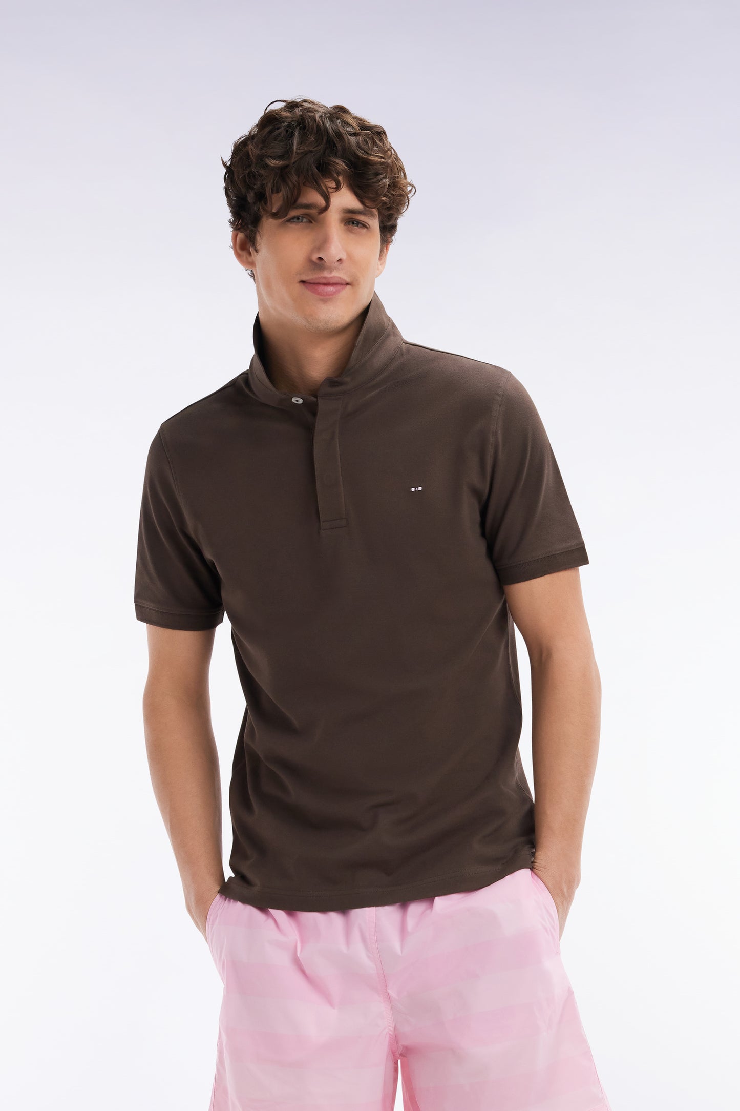 Polo à manches courtes en piqué coton stretch marron coupe ajustée