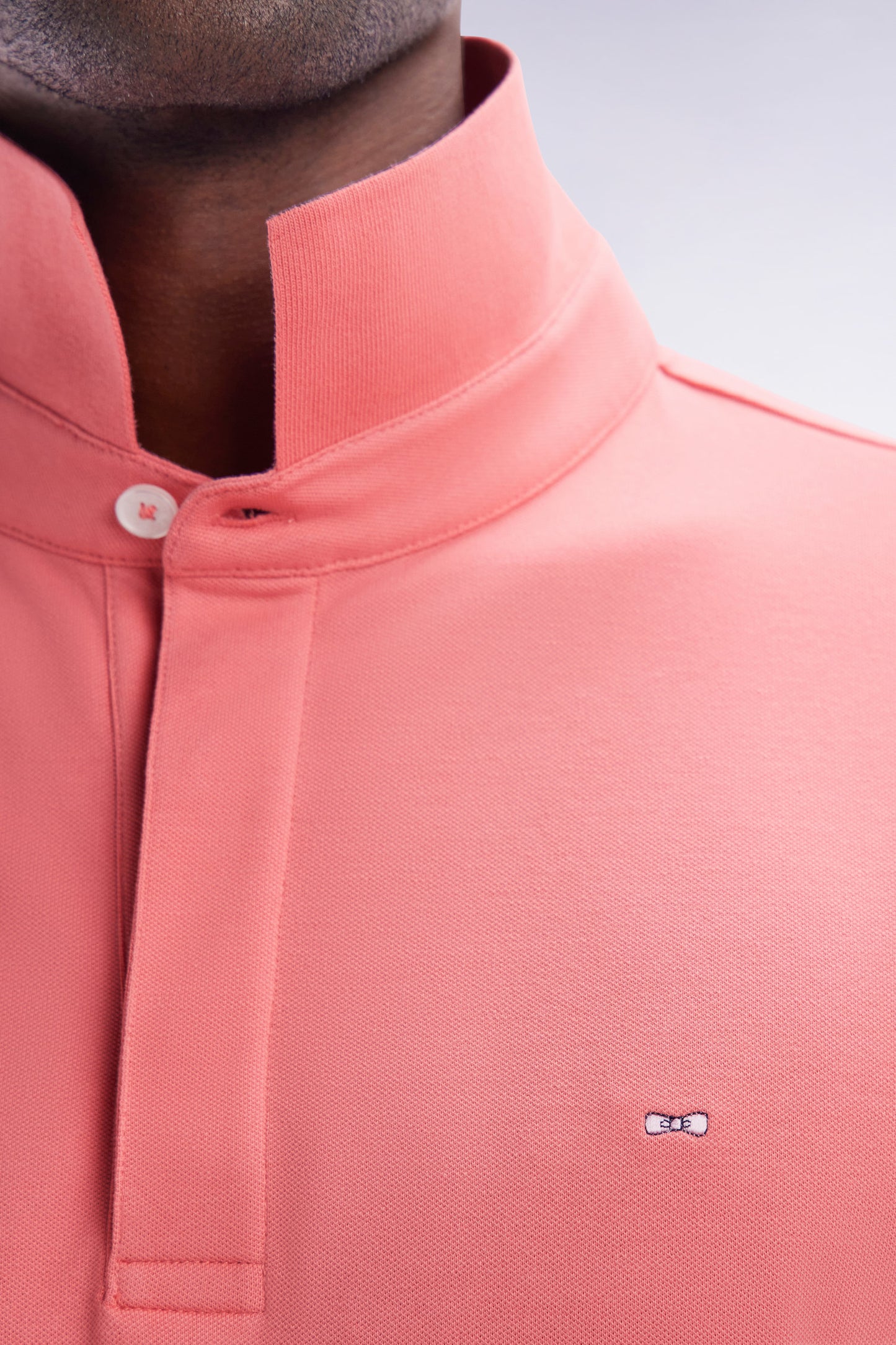 Polo à manches courtes en piqué coton stretch rose saumon coupe ajustée