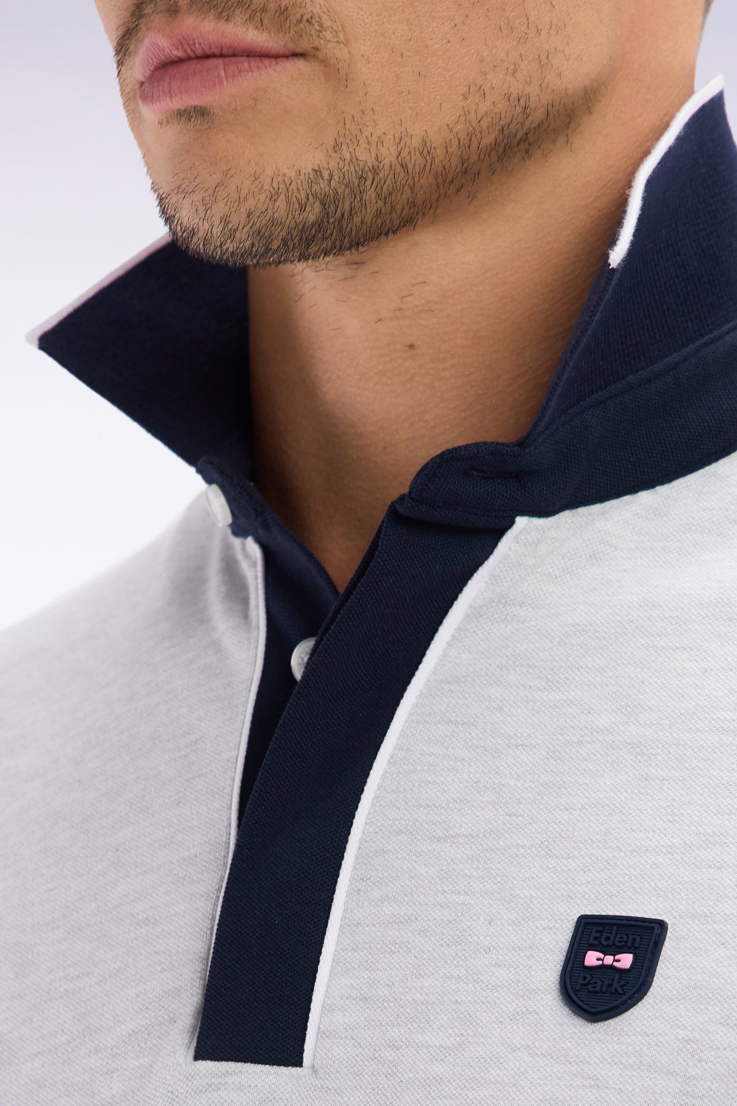 Slim-fit plain short-sleeved polo shirt in grey stretch cotton with contrasting piping