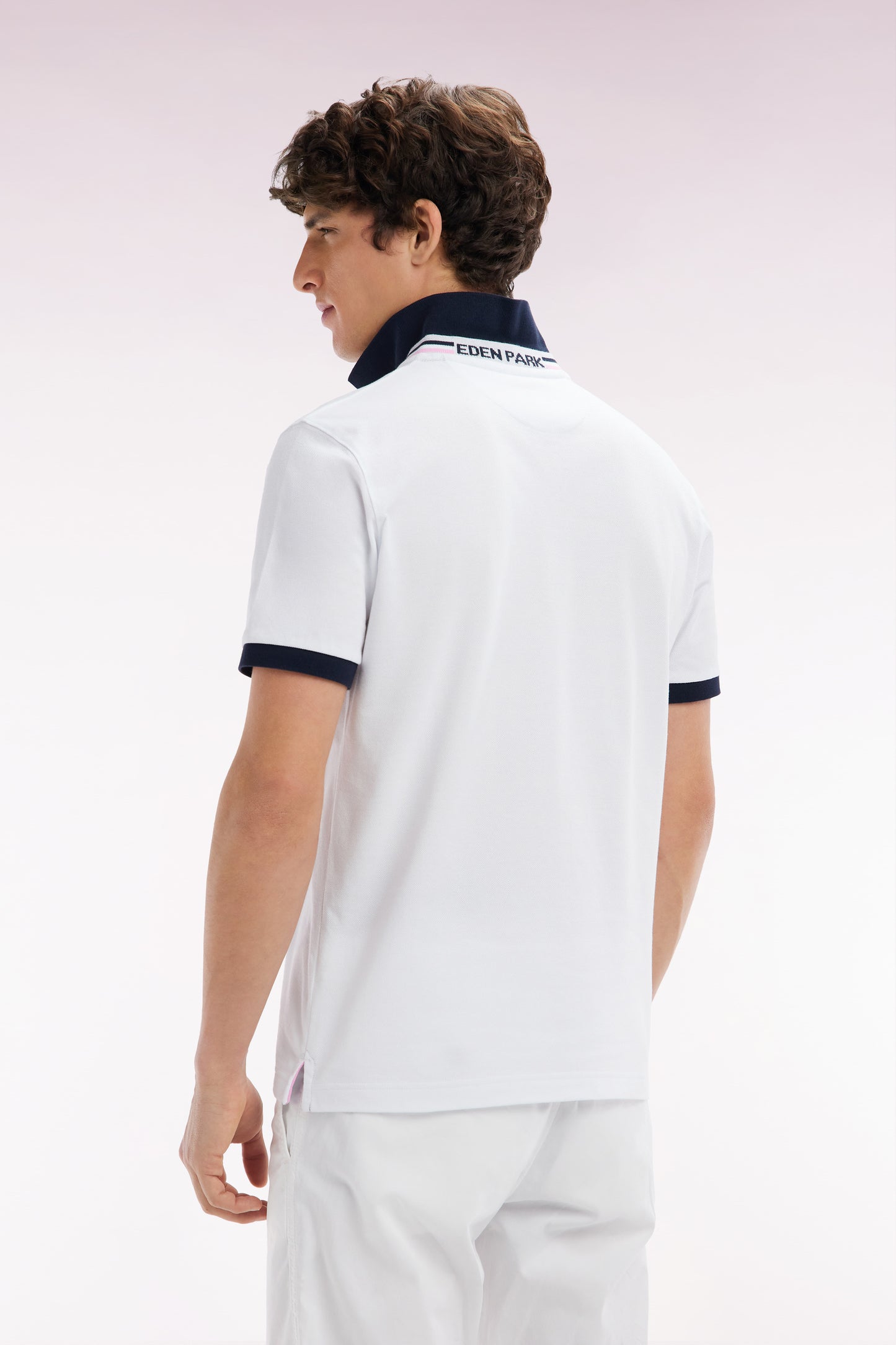 Straight-fit short-sleeved polo shirt in white cotton piqué with tricolor embroidery