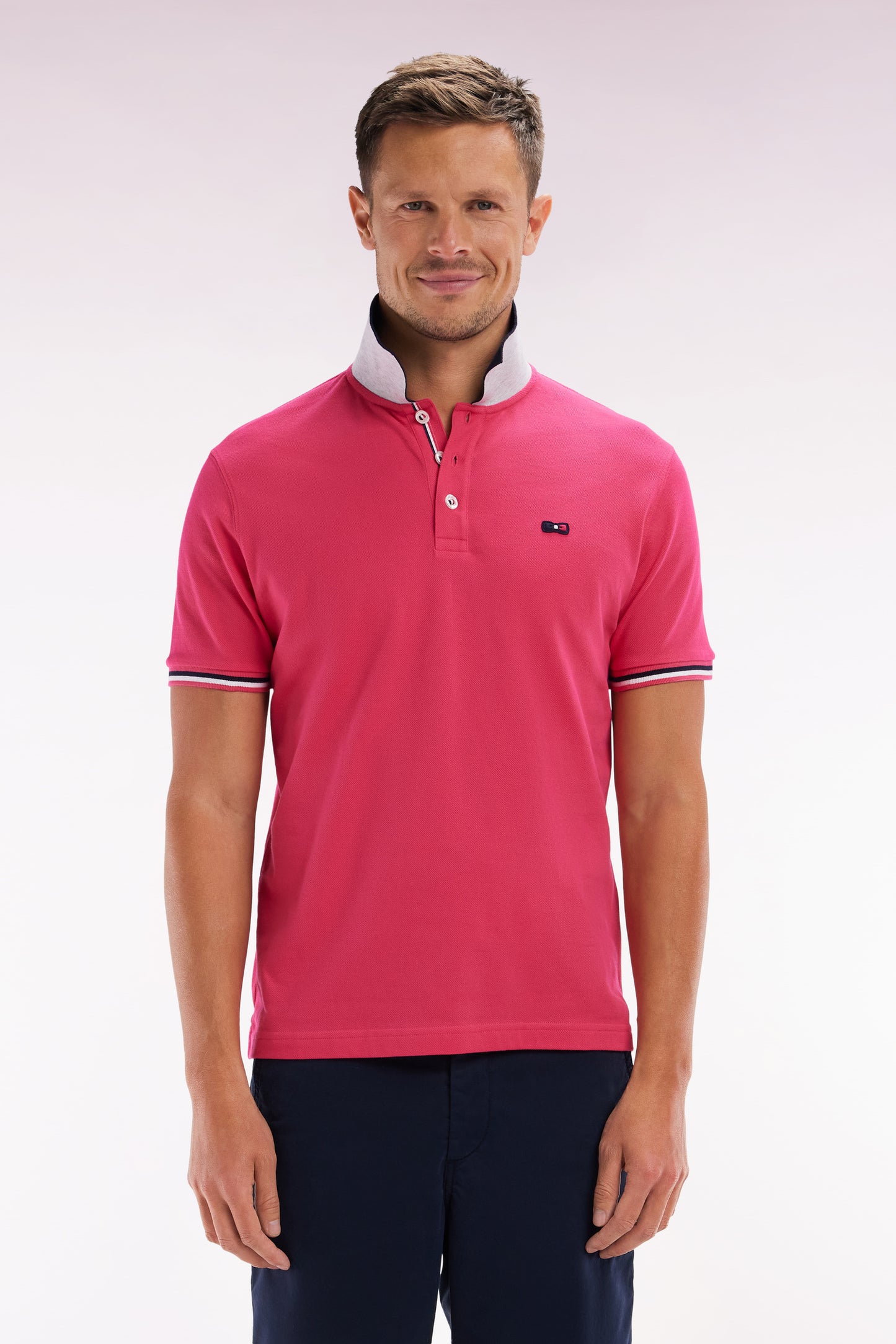 Straight-fit short-sleeved polo shirt in fuchsia cotton with contrasting collar