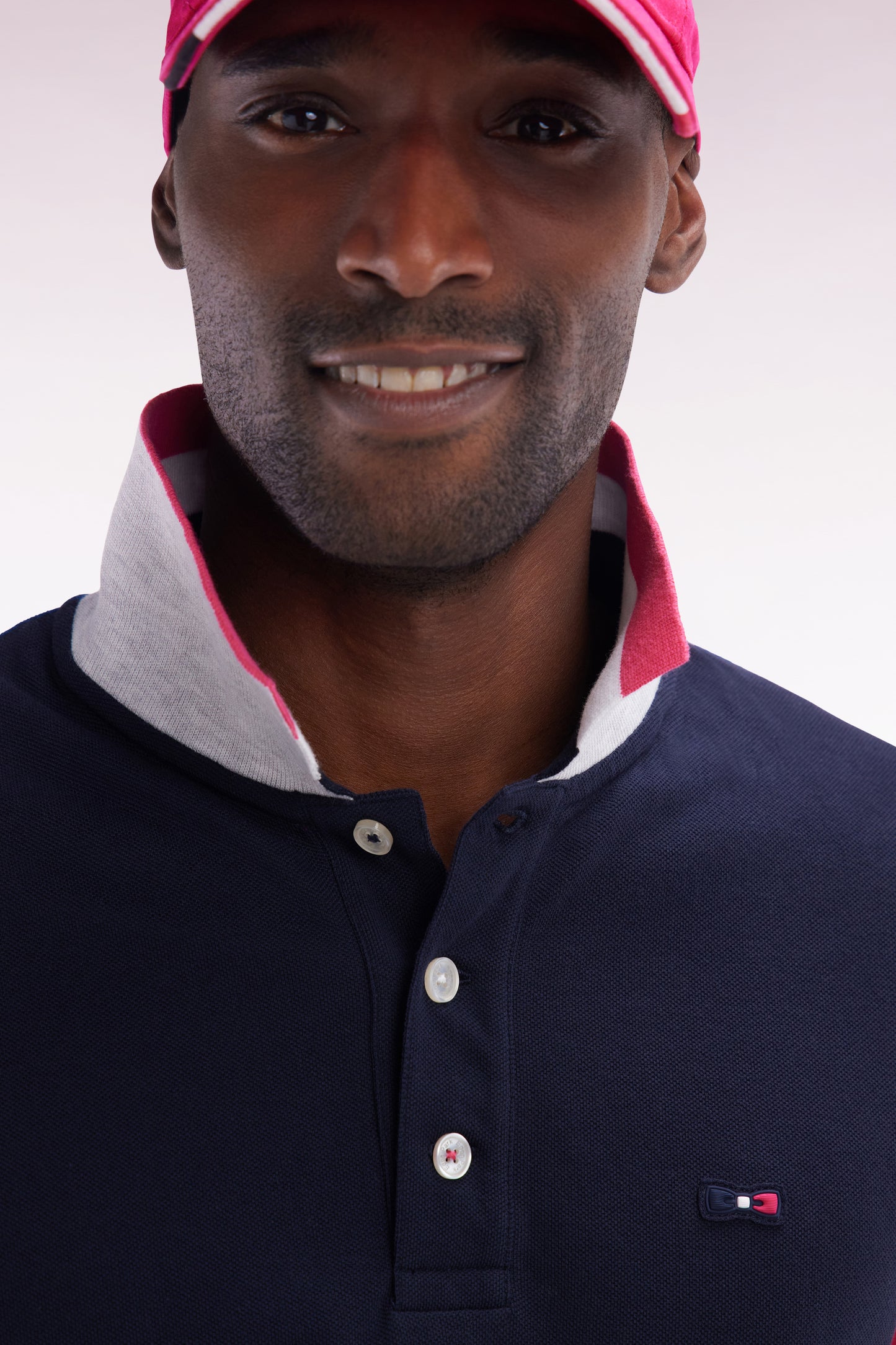 Straight-fit short-sleeved colorblock polo shirt in fuchsia cotton