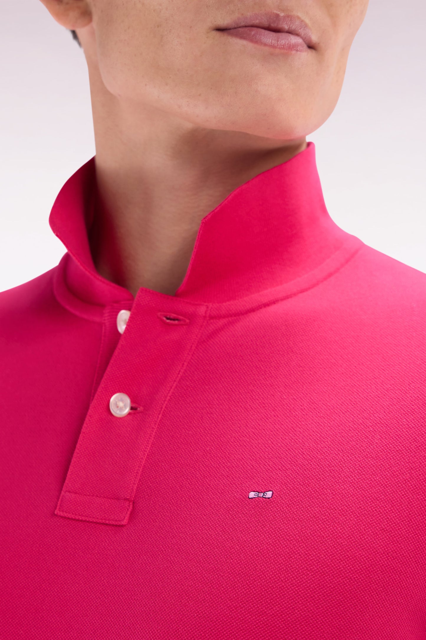 Polo à manches courtes uni en coton Pima fuchsia coupe droite