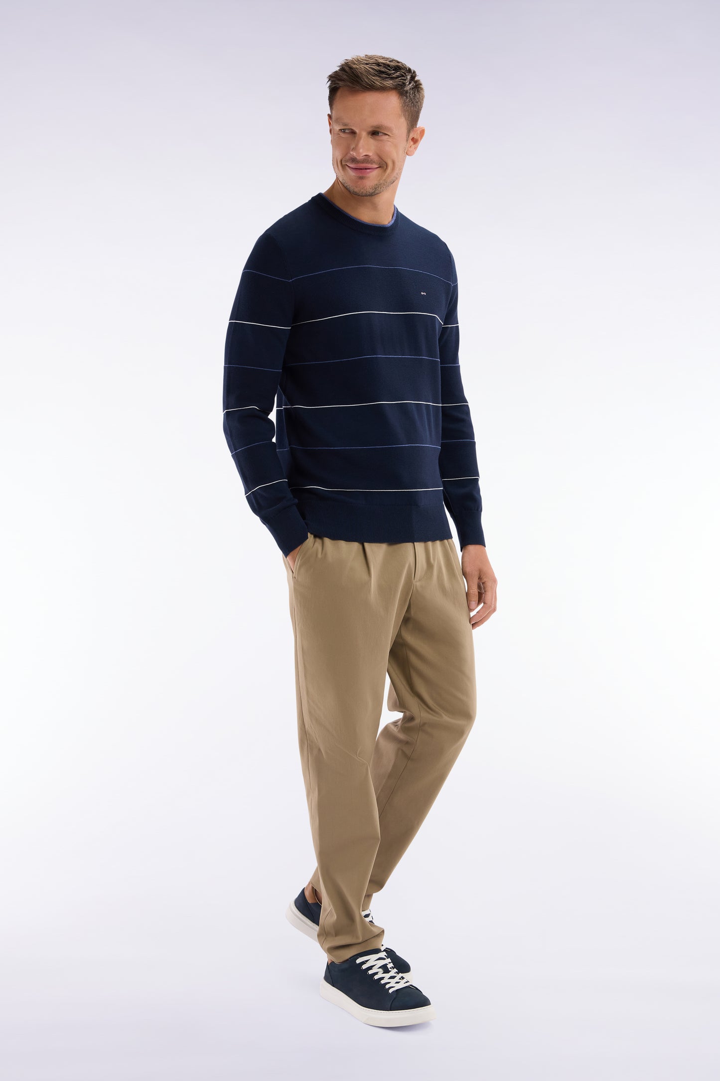 Round-neck navy cotton jumper