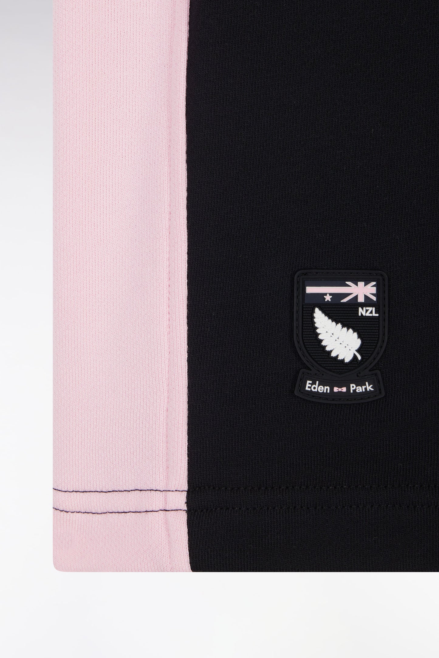 Short New Zealand en coton noir et rose coupe décontractée