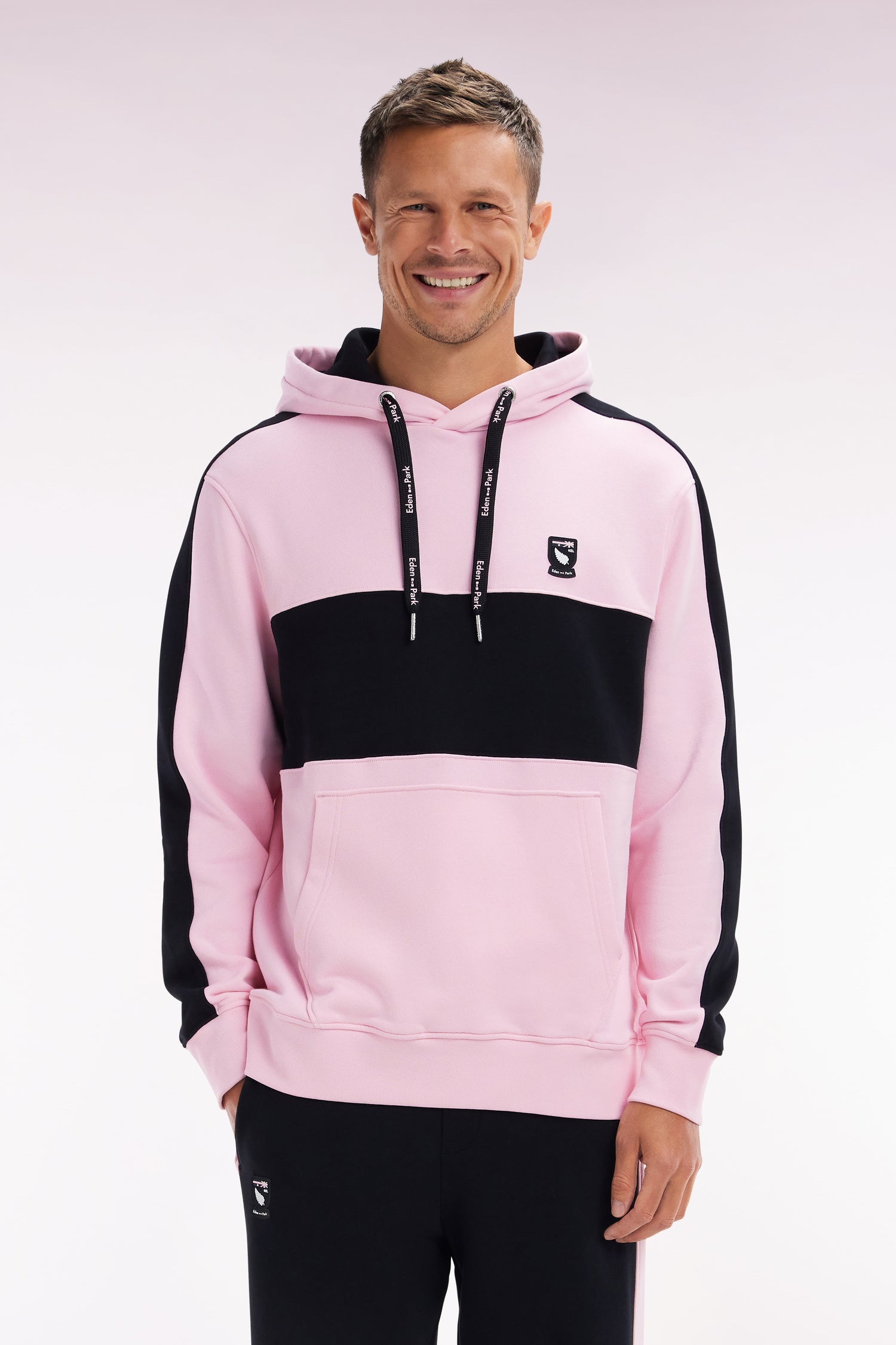 Sweatshirt à capuche New Zealand en coton rose coupe décontractée