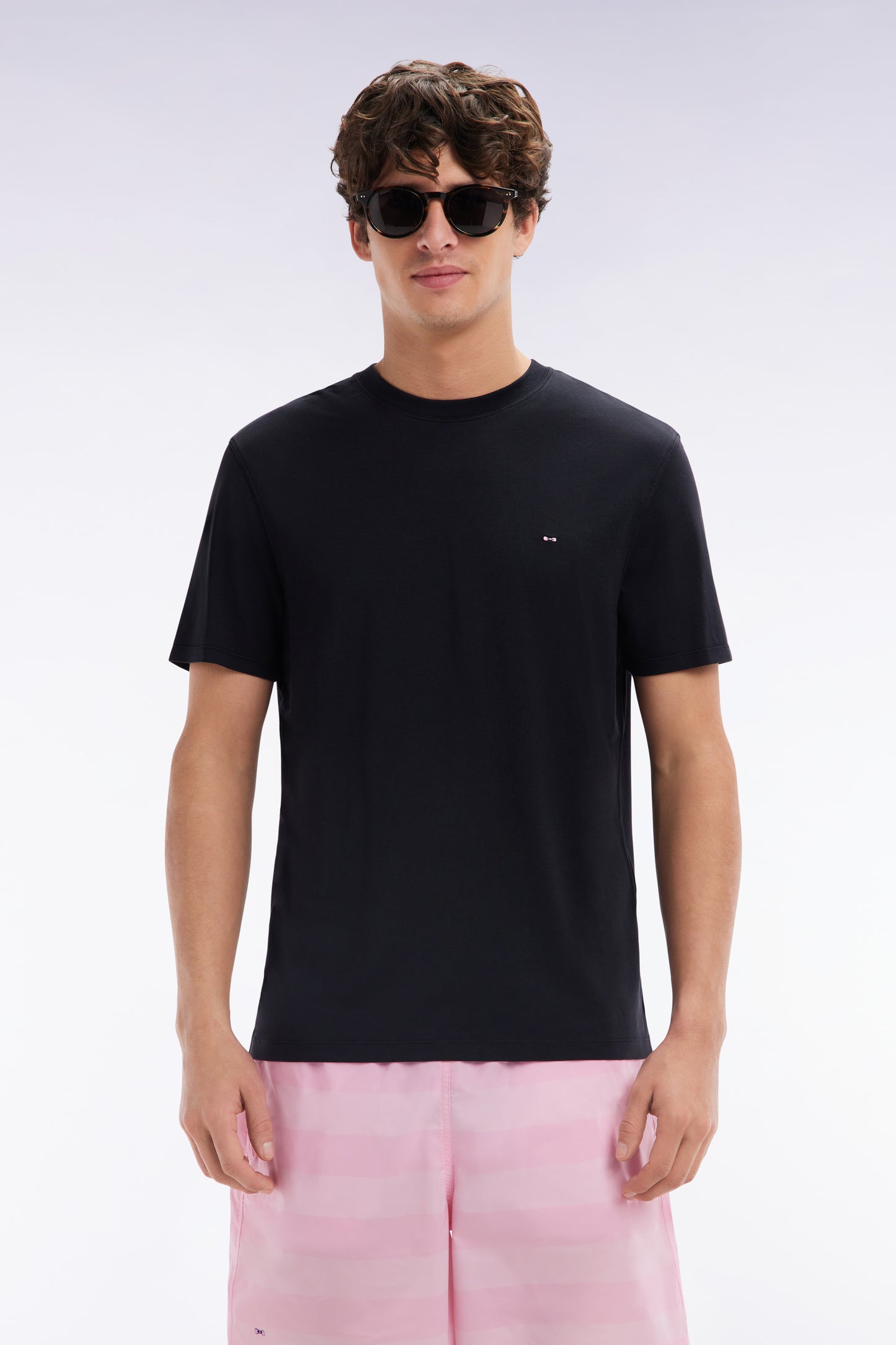 Straight-fit black short-sleeved T-shirt