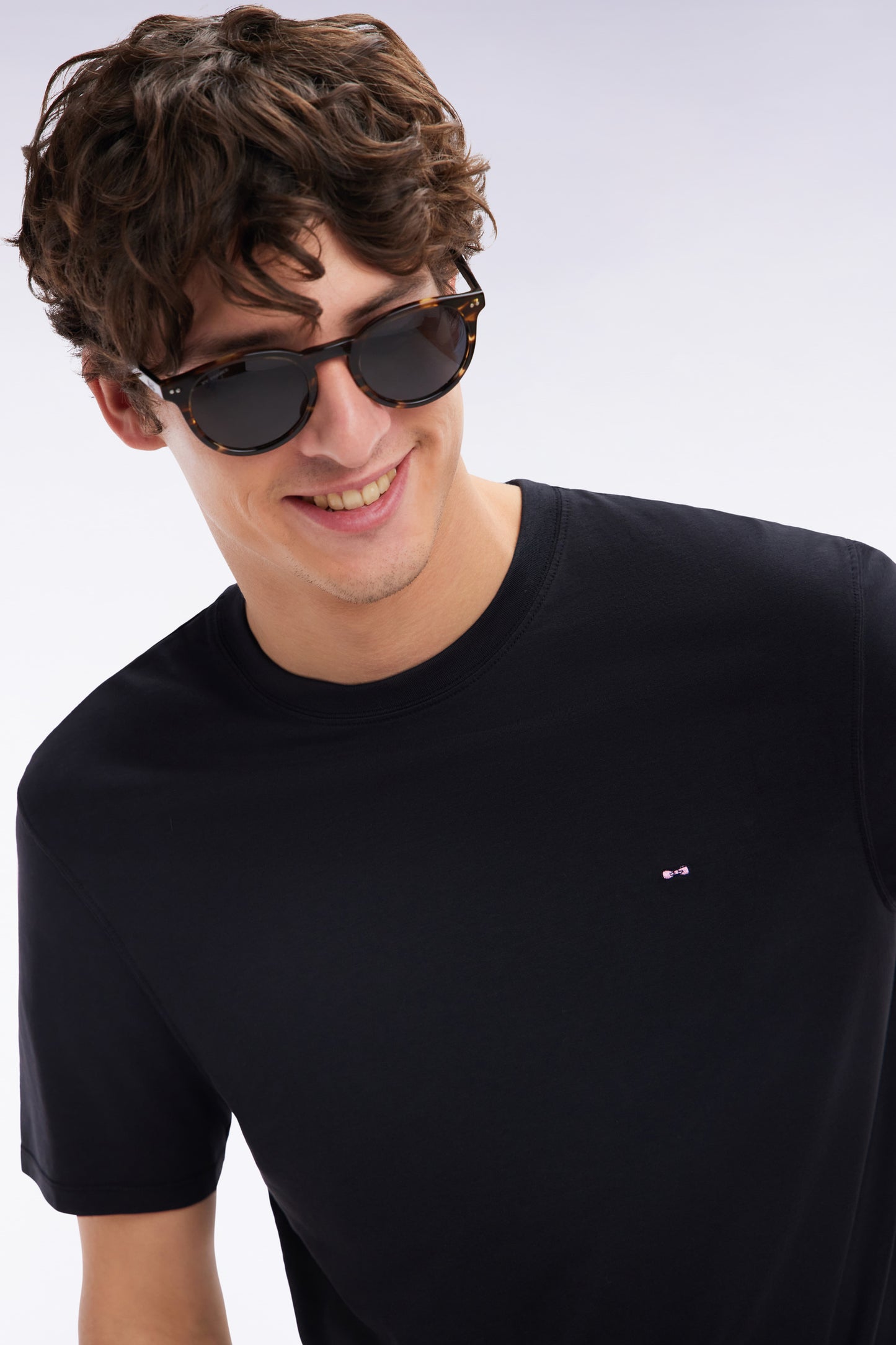 Straight-fit black short-sleeved T-shirt