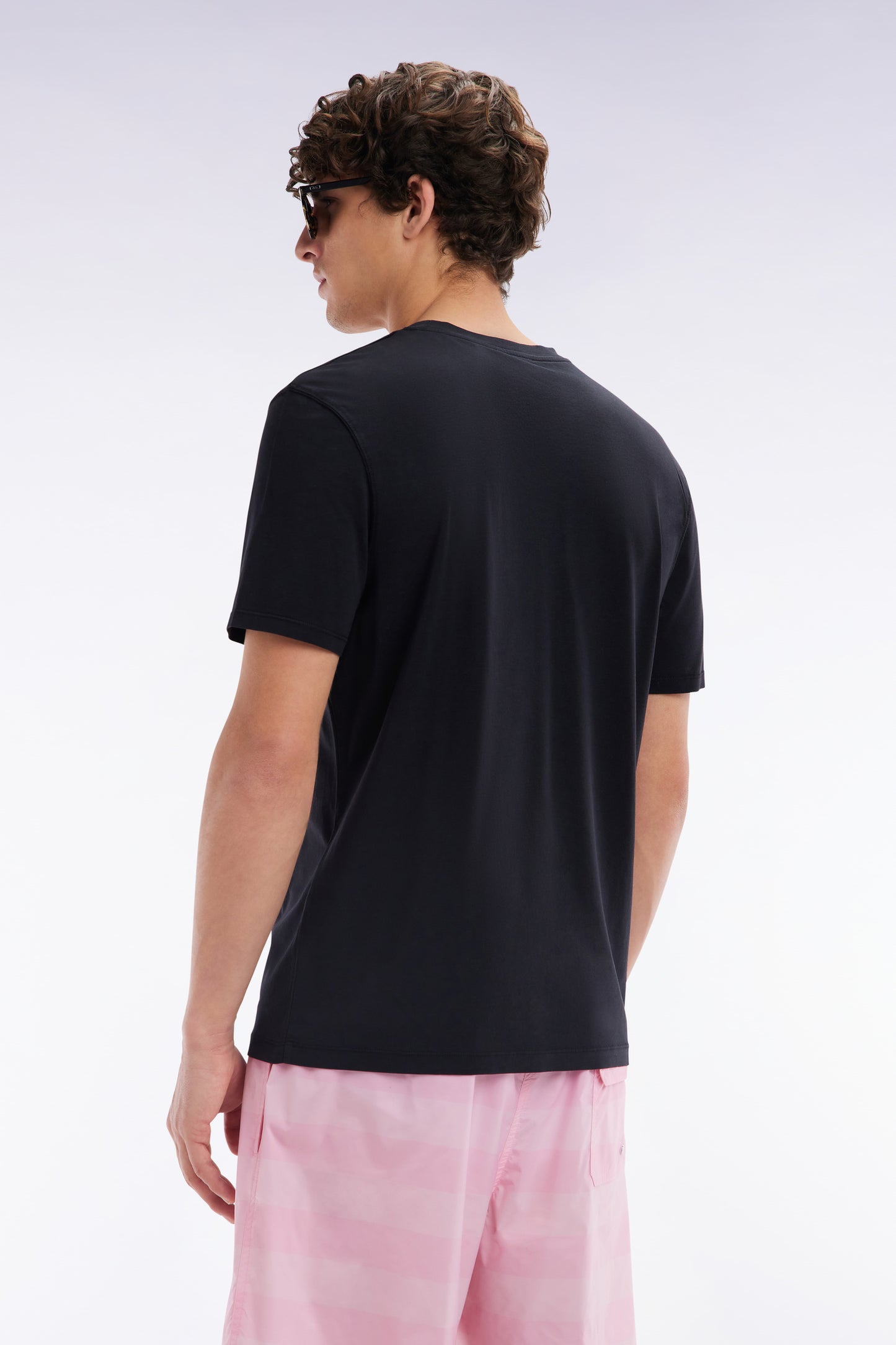 Straight-fit black short-sleeved T-shirt
