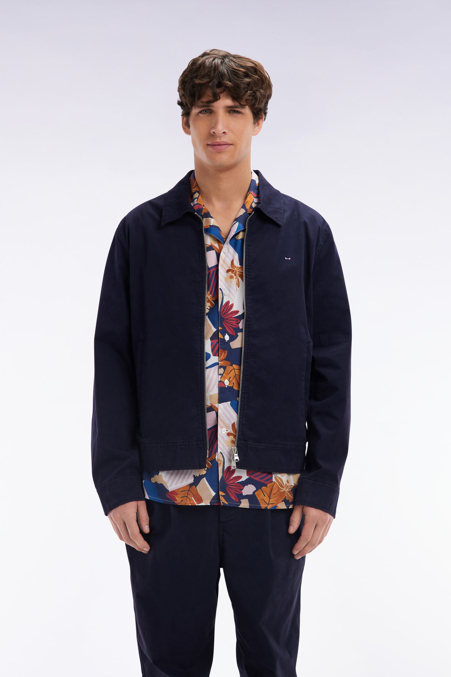 Zipped navy jacket in stretch cotton gabardine