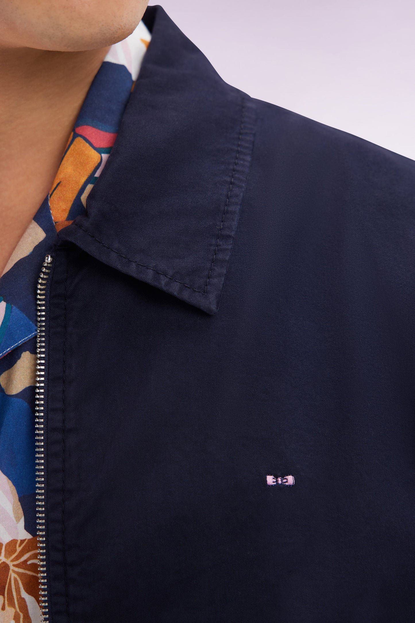 Zipped navy jacket in stretch cotton gabardine