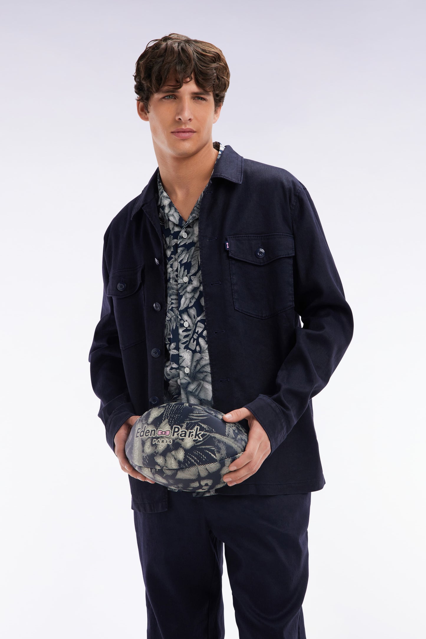 Overshirt with patch pockets in navy stretch linen and cotton