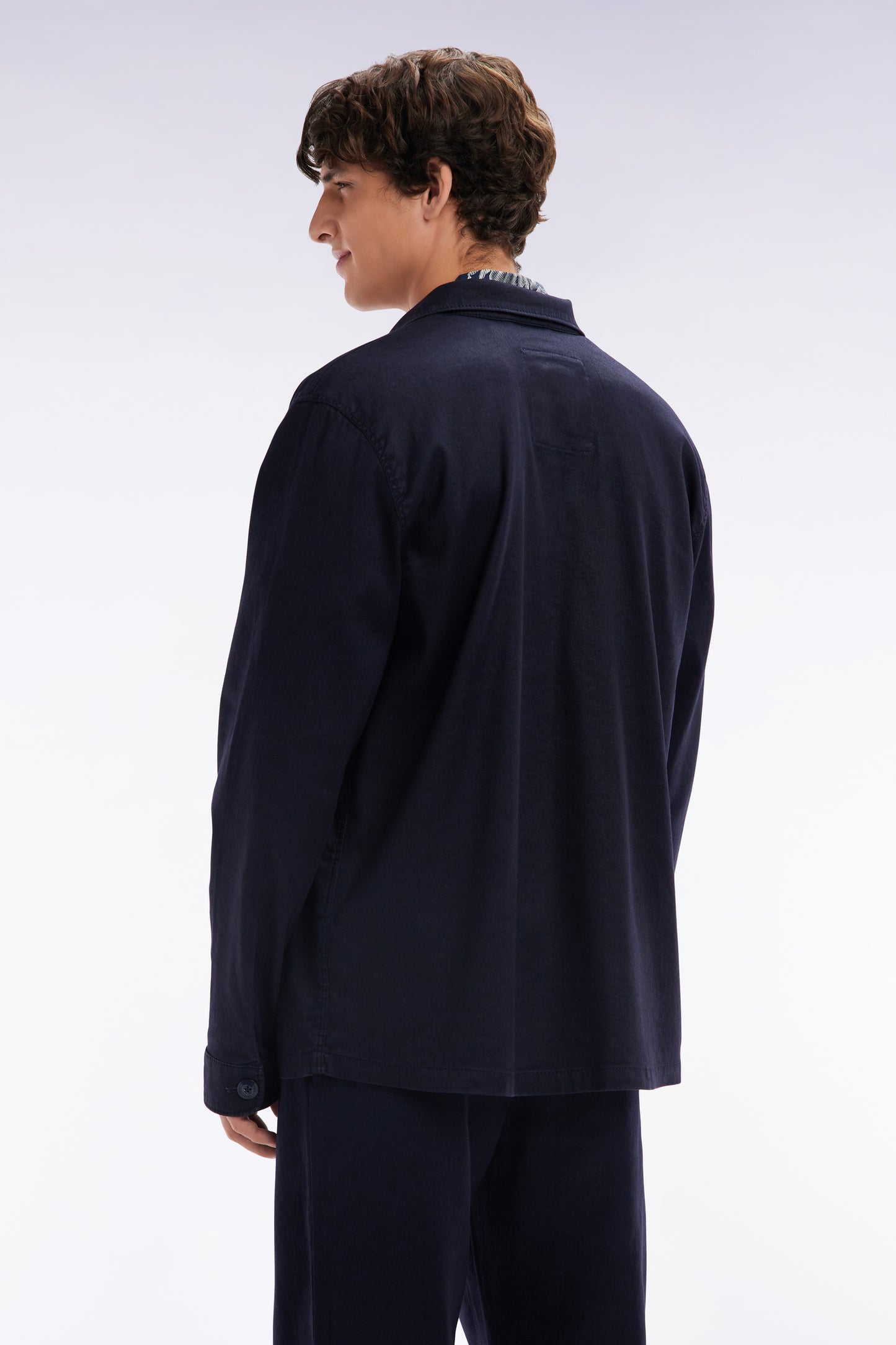 Overshirt with patch pockets in navy stretch linen and cotton