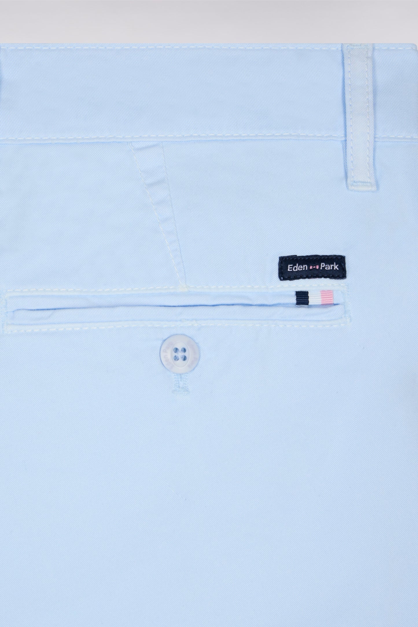 Pantalon chino regular en coton stretch ciel