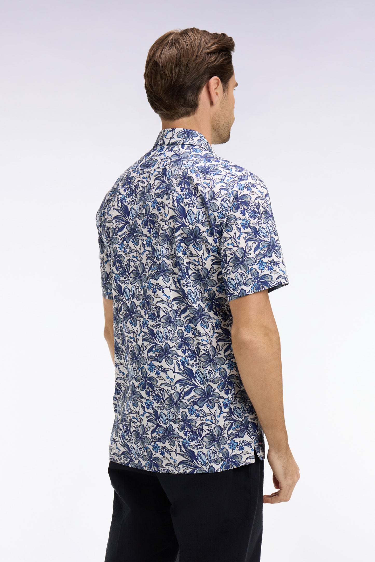 Short-sleeved shirt in navy cotton poplin with floral pattern