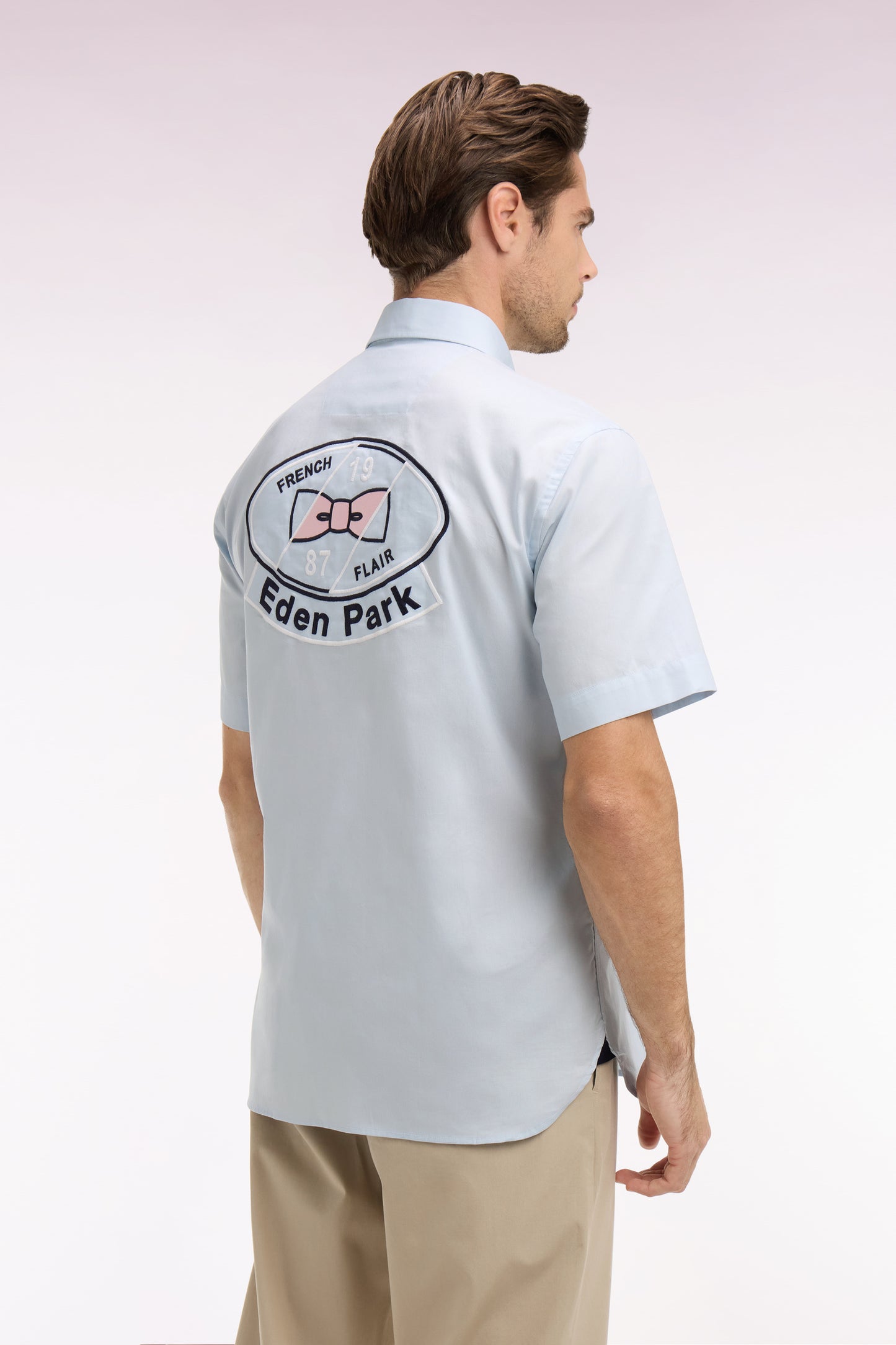 Chemise à manches courtes en coton bleu ciel broderie dos