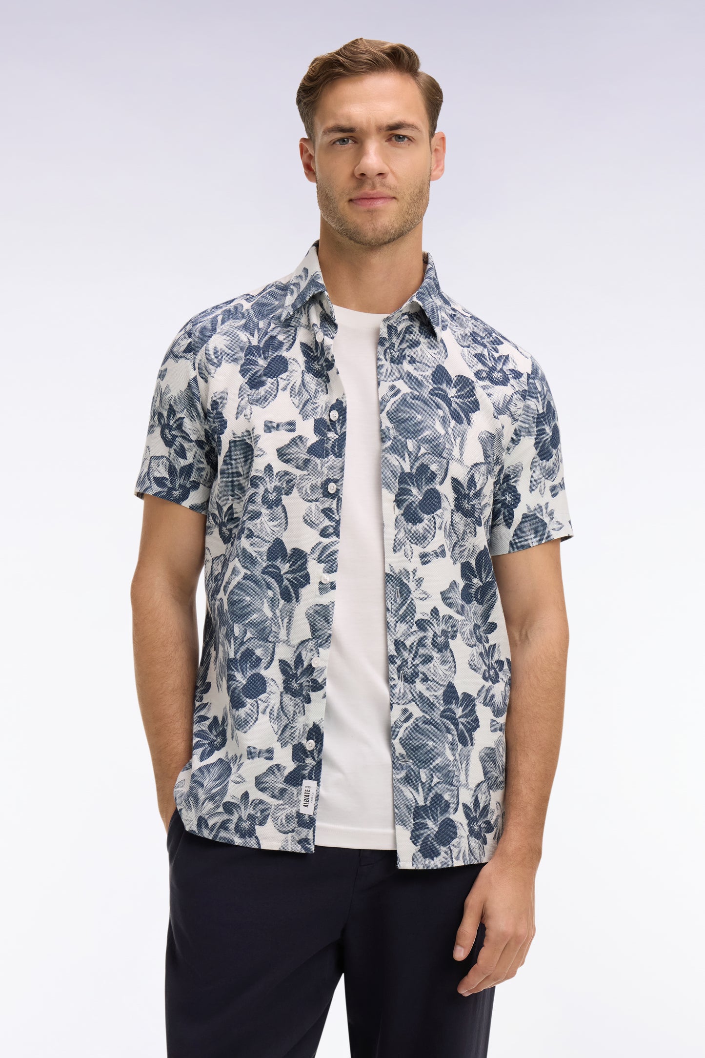 Chemise à manches courtes en piqué coton à motif floral marine coupe slim